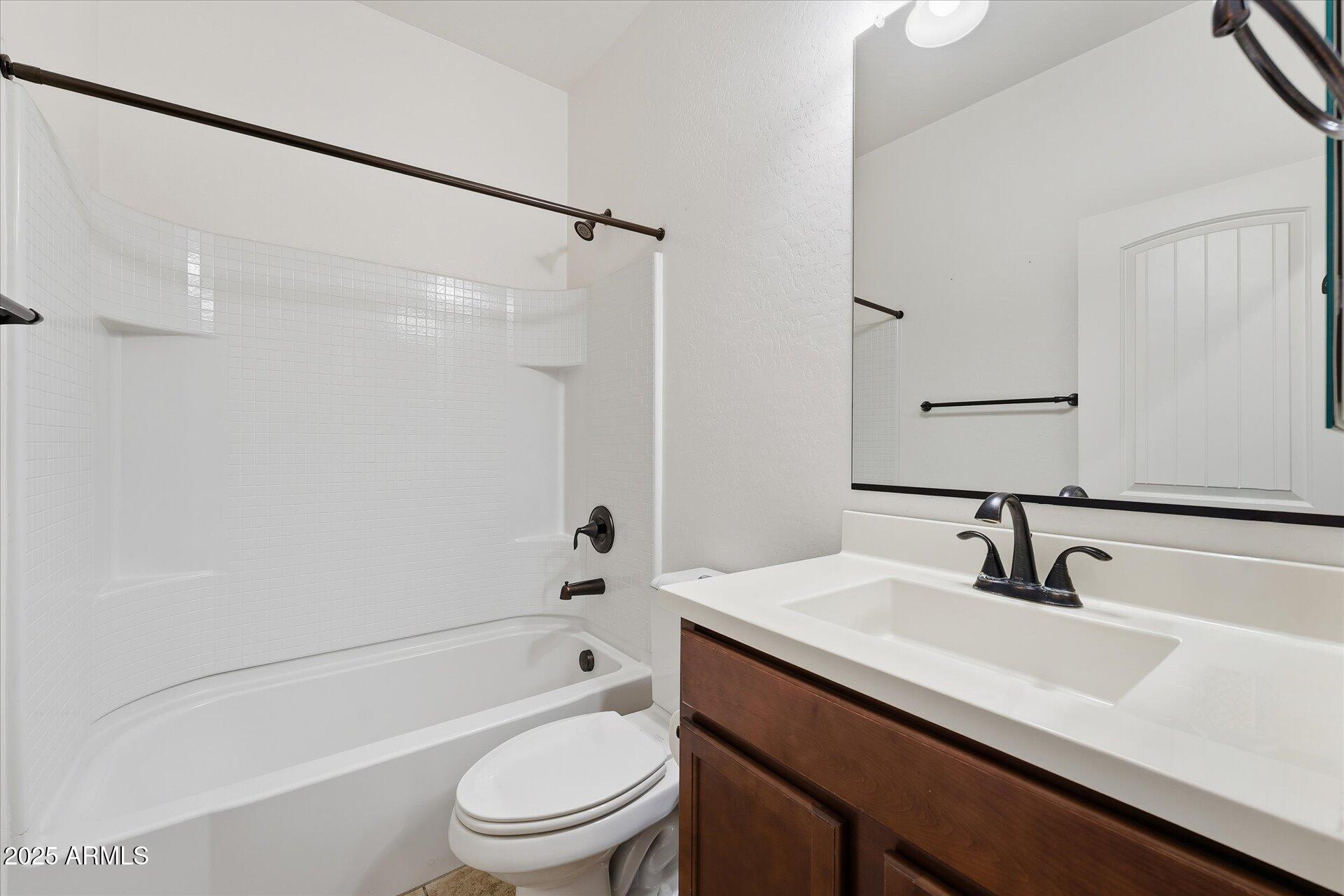 1520 E KINGBIRD Drive