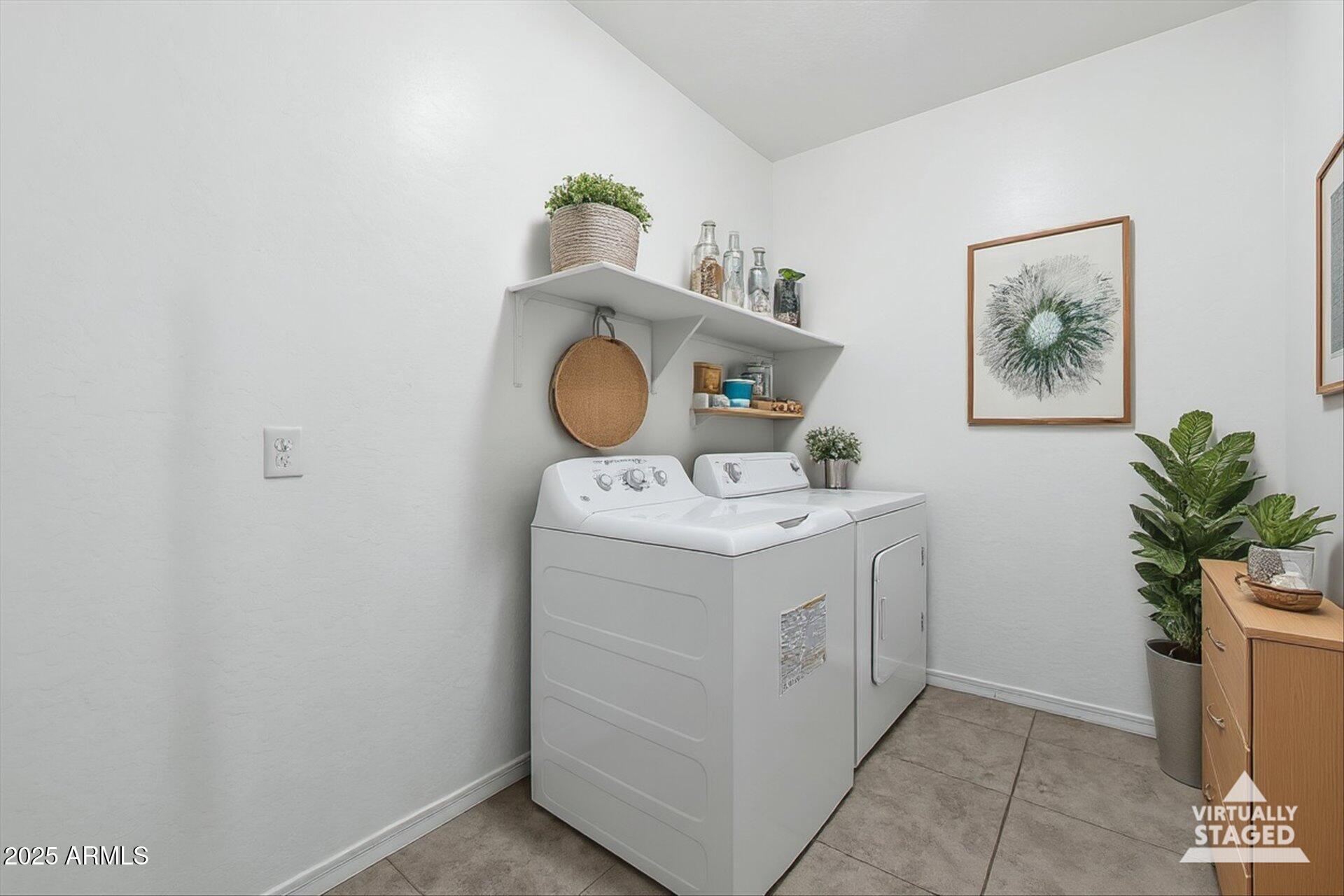 1520 E KINGBIRD Drive