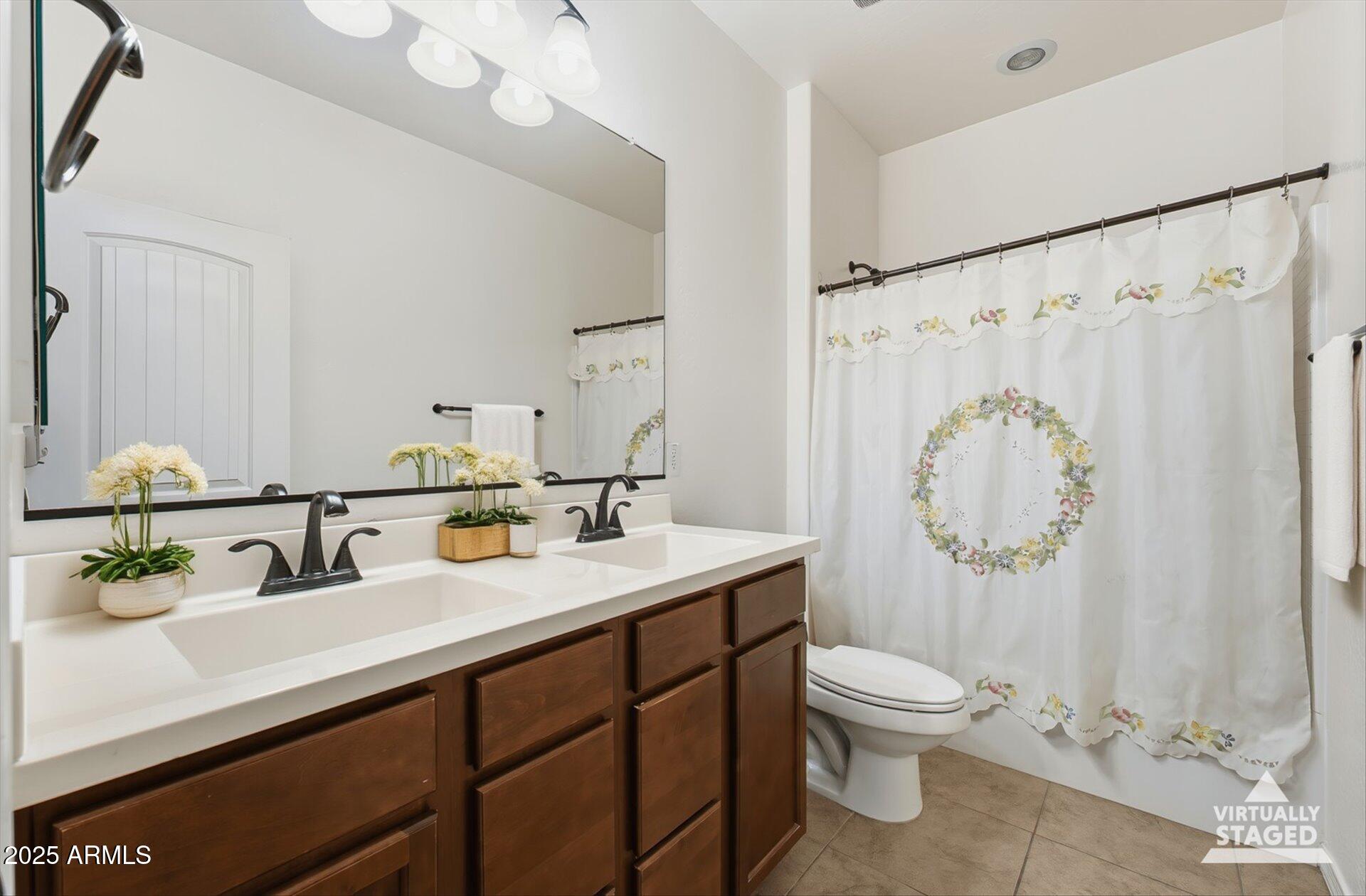 1520 E KINGBIRD Drive