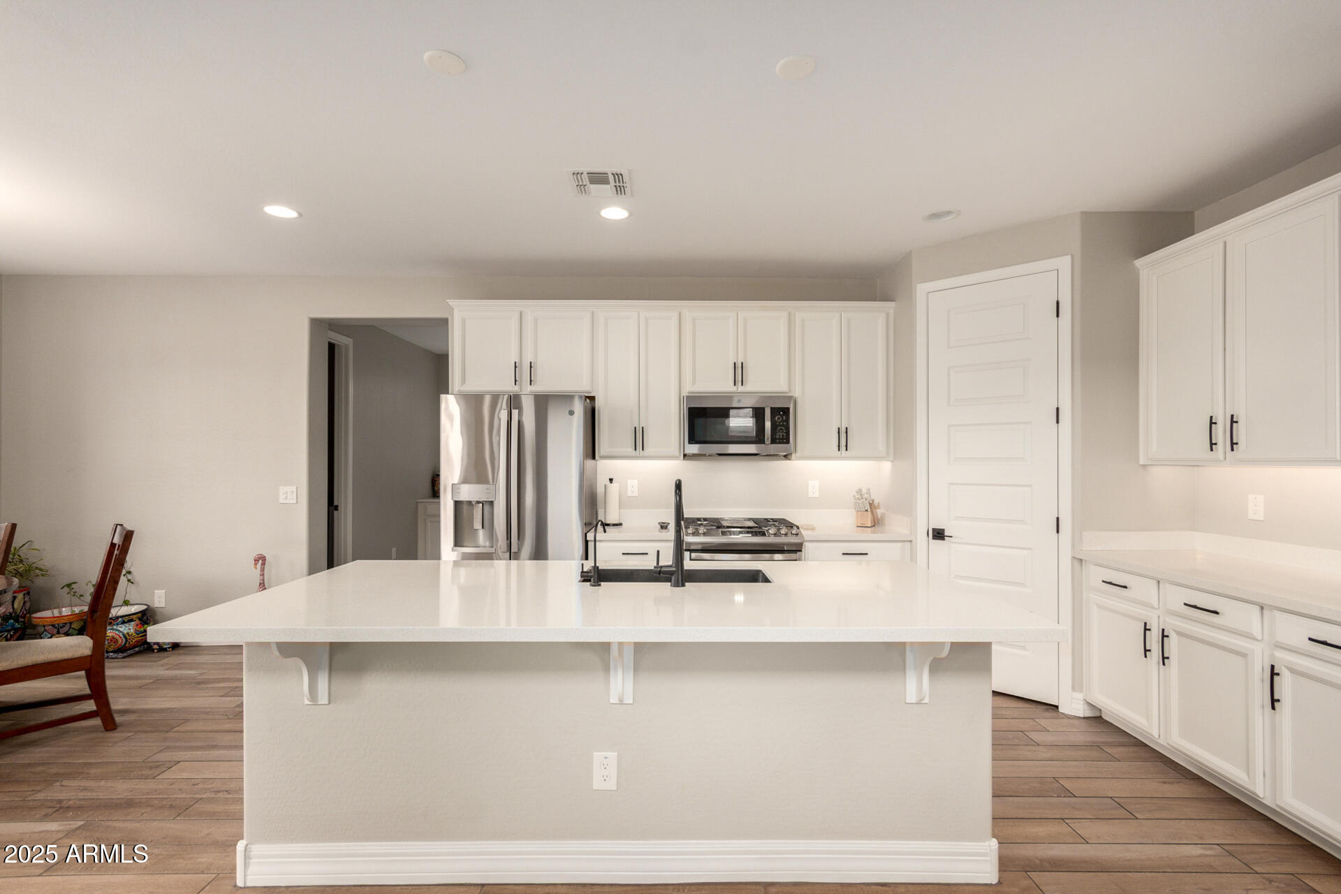 5126 W ROUNDHOUSE Road