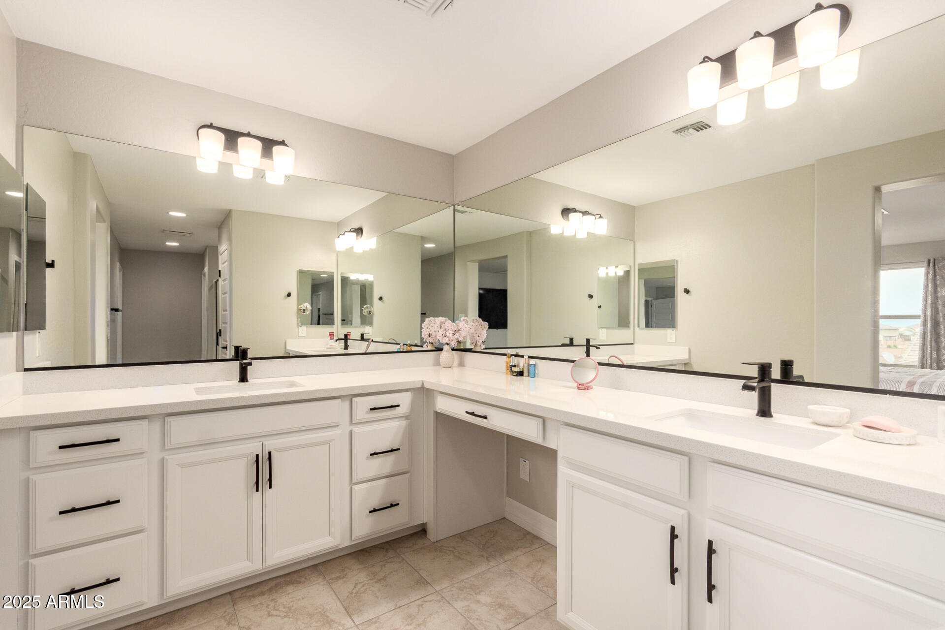 5126 W ROUNDHOUSE Road