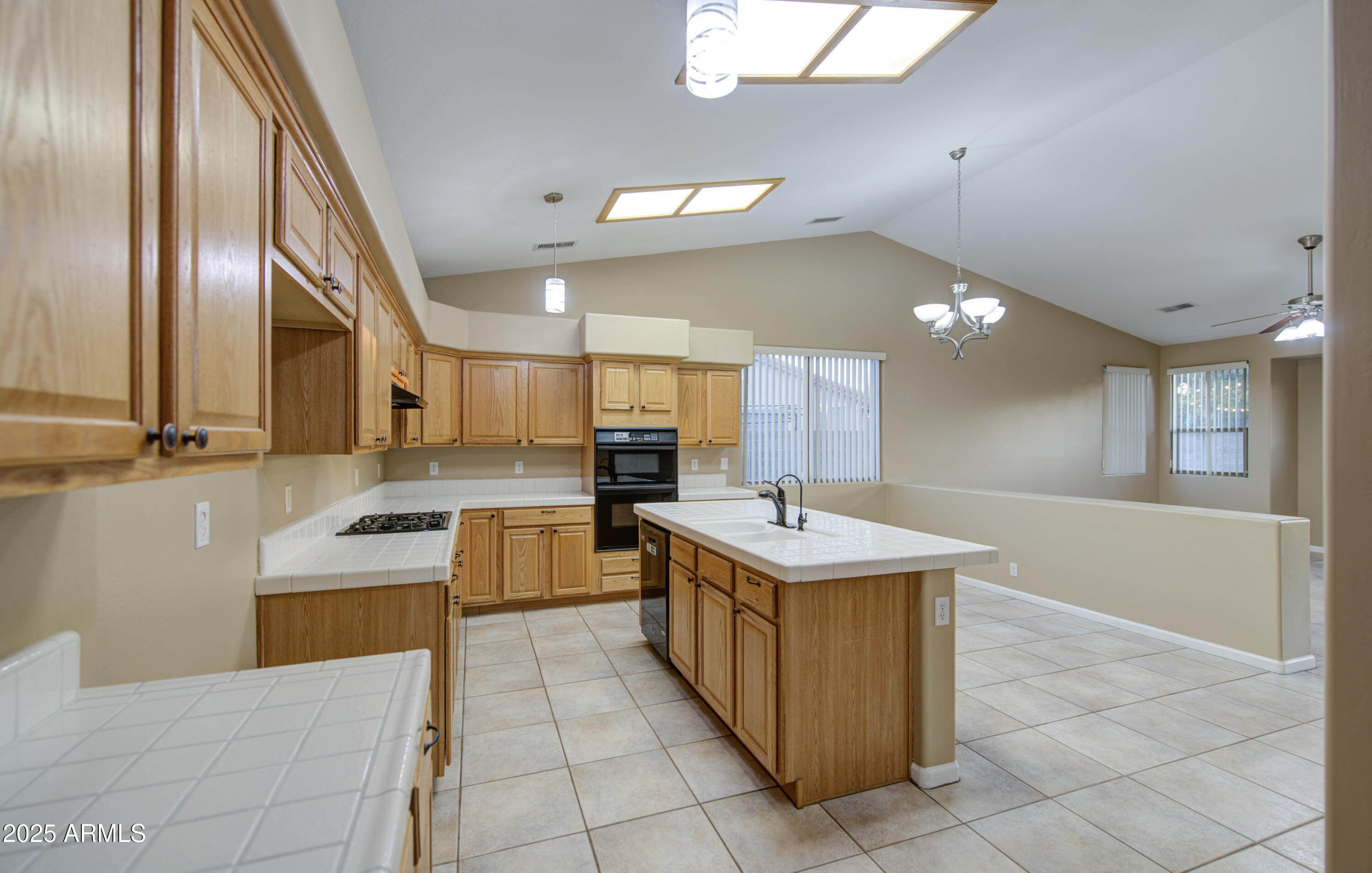 710 S ROANOKE Street