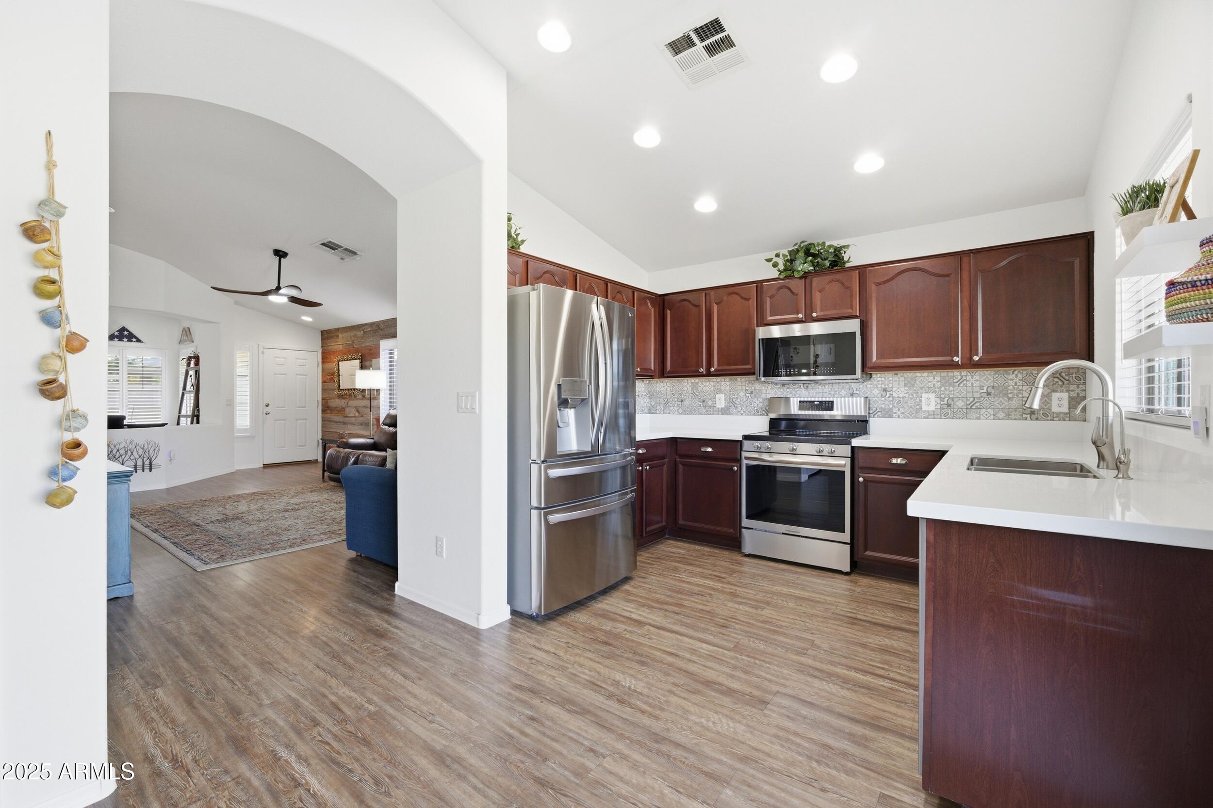 2046 W Appaloosa Way