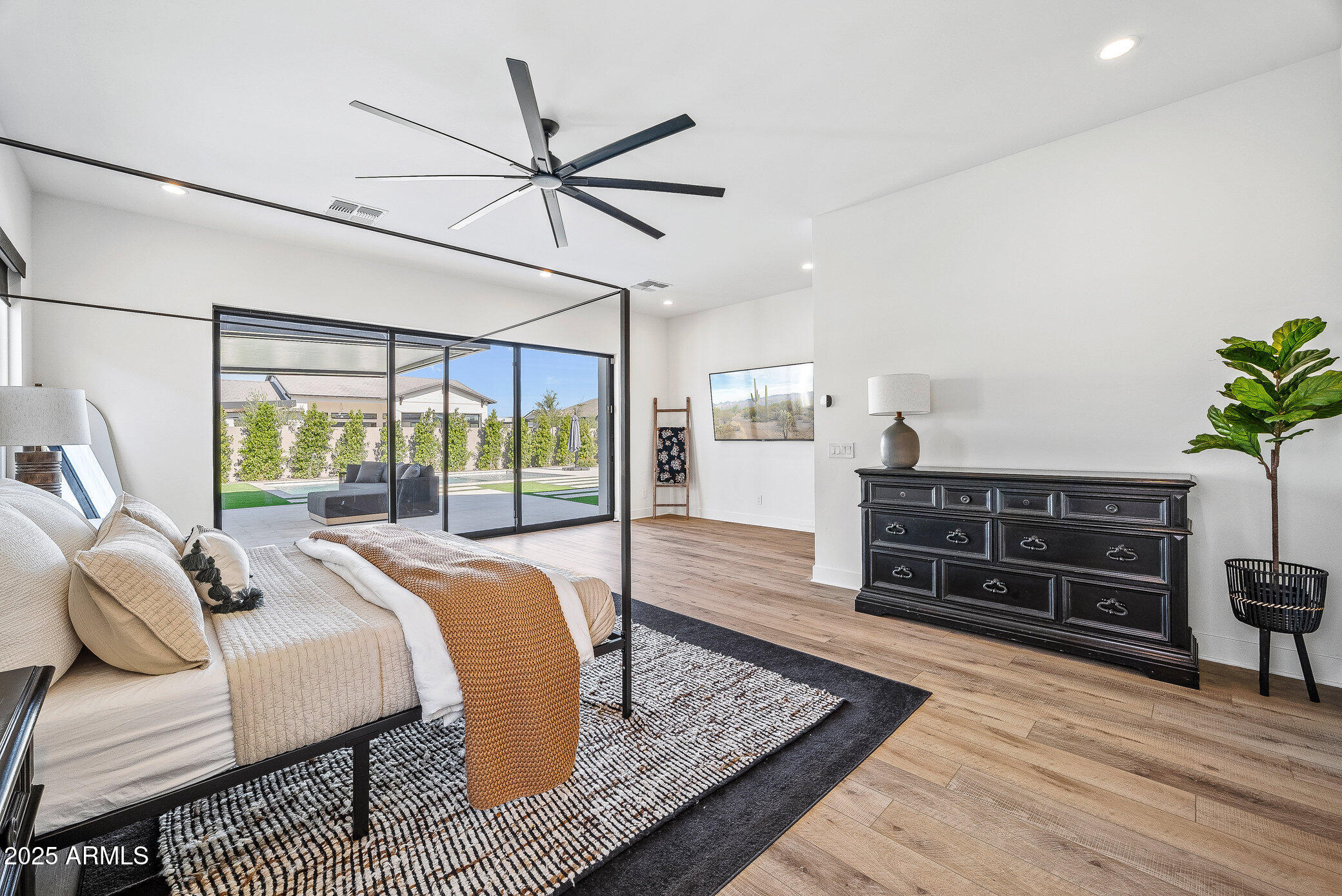 20546 E INDIANA Avenue