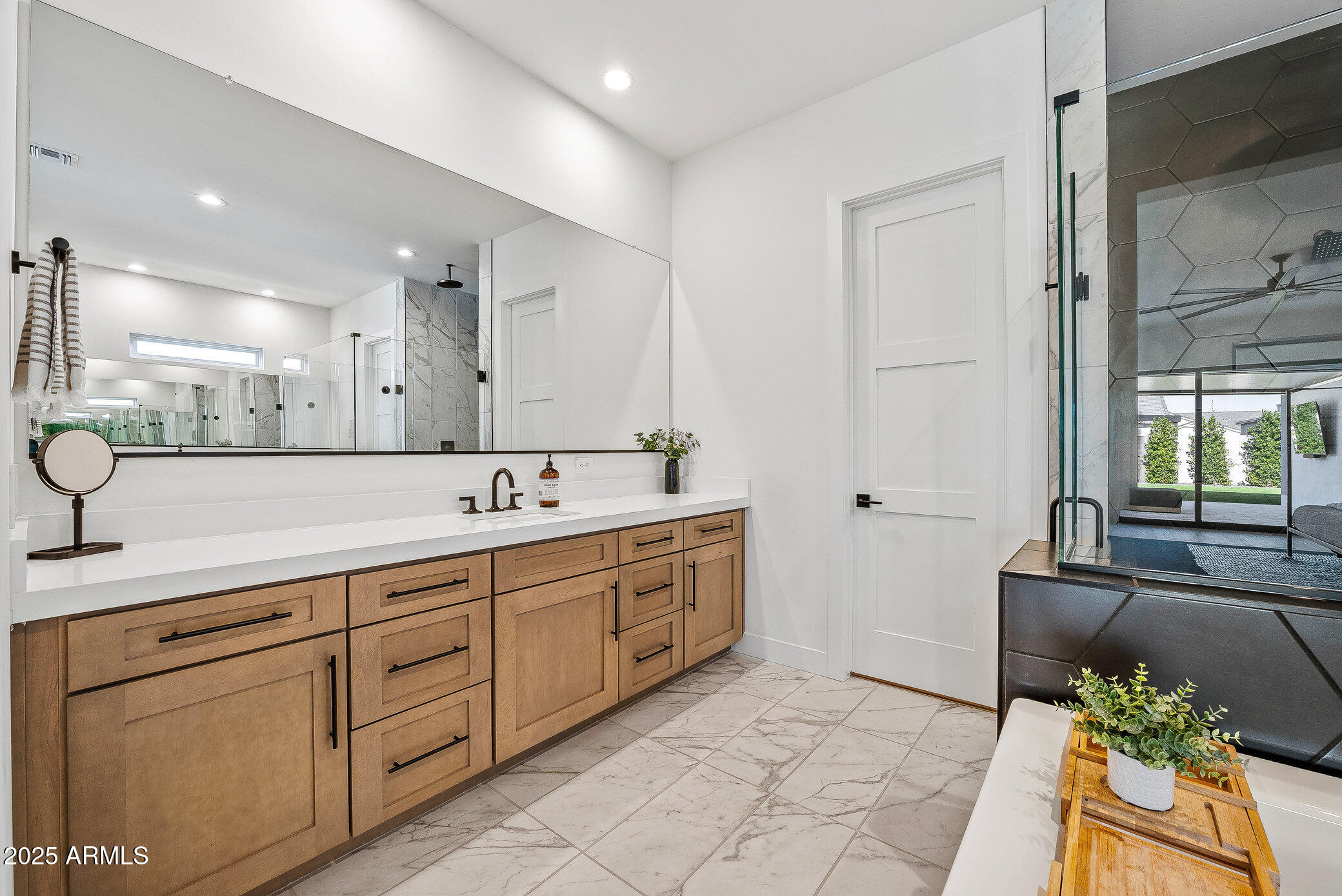 20546 E INDIANA Avenue