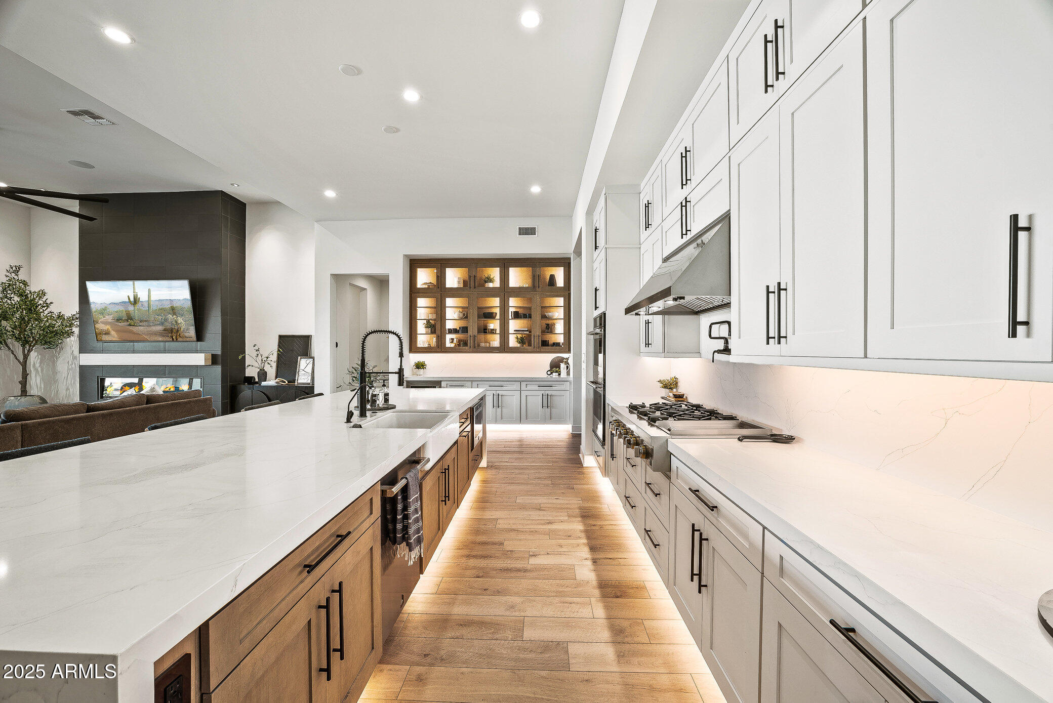 20546 E INDIANA Avenue