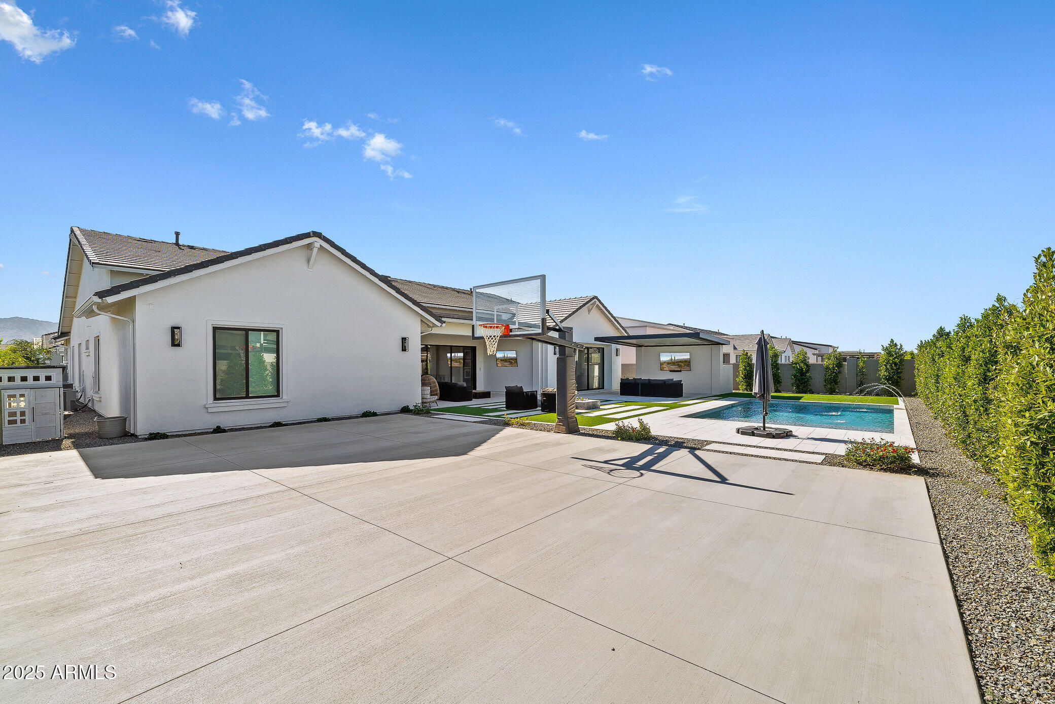 20546 E INDIANA Avenue