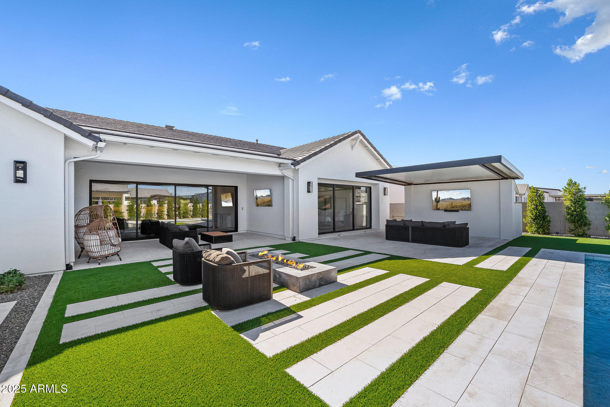 20546 E INDIANA Avenue