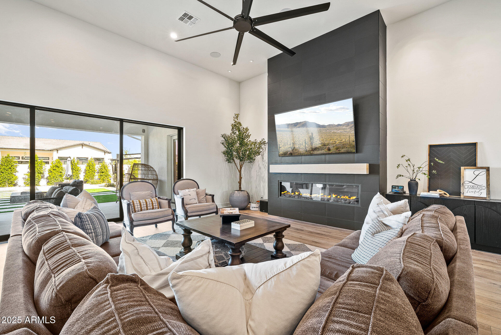 20546 E INDIANA Avenue