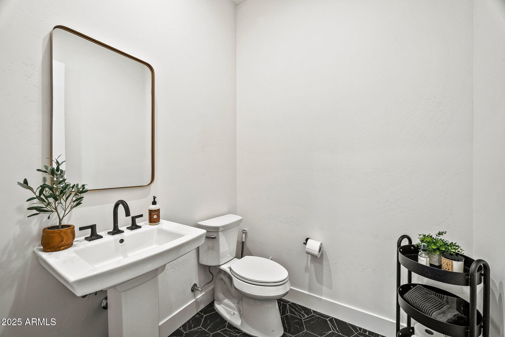 20546 E INDIANA Avenue