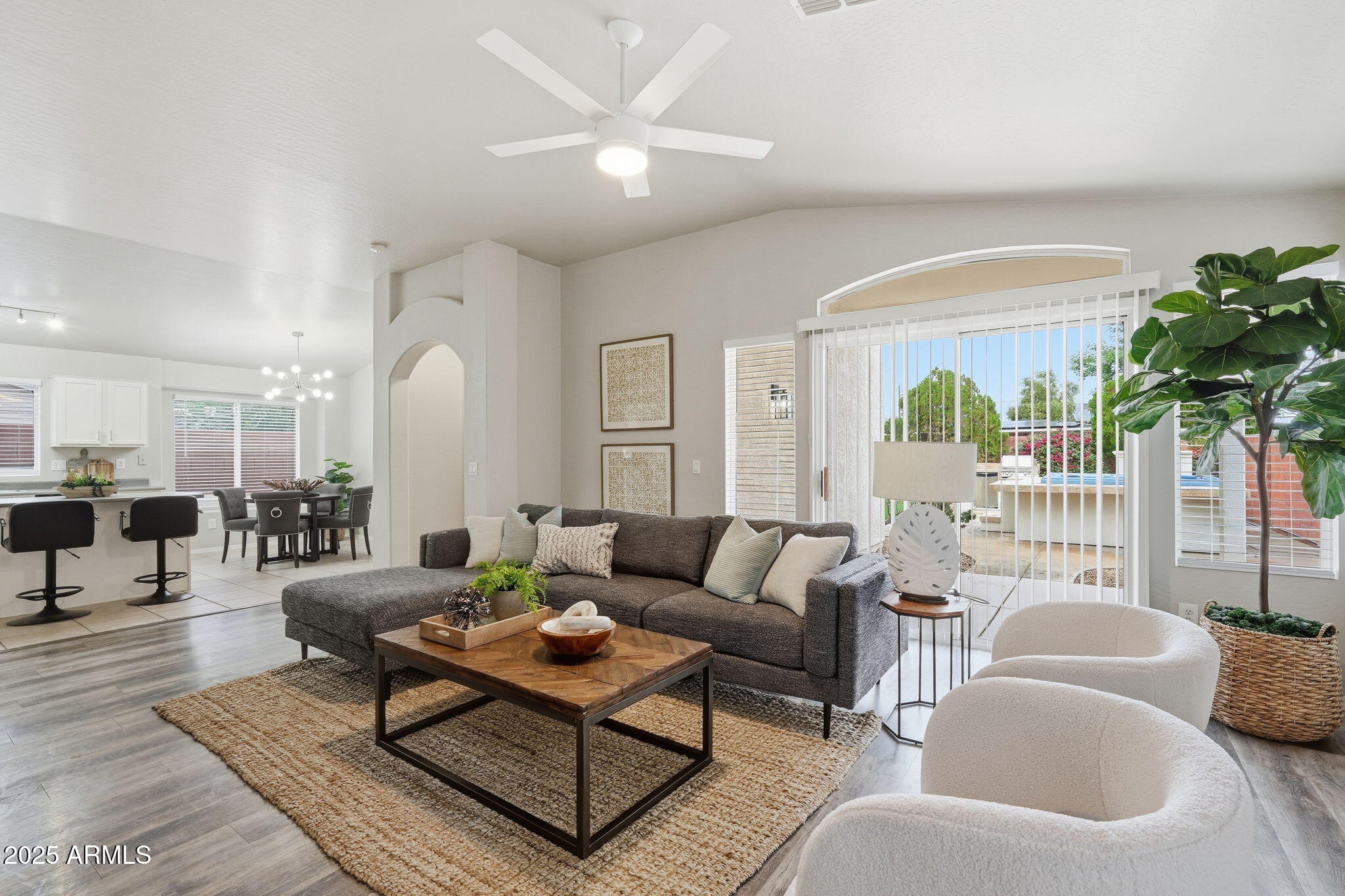 2624 E ANDERSON Drive