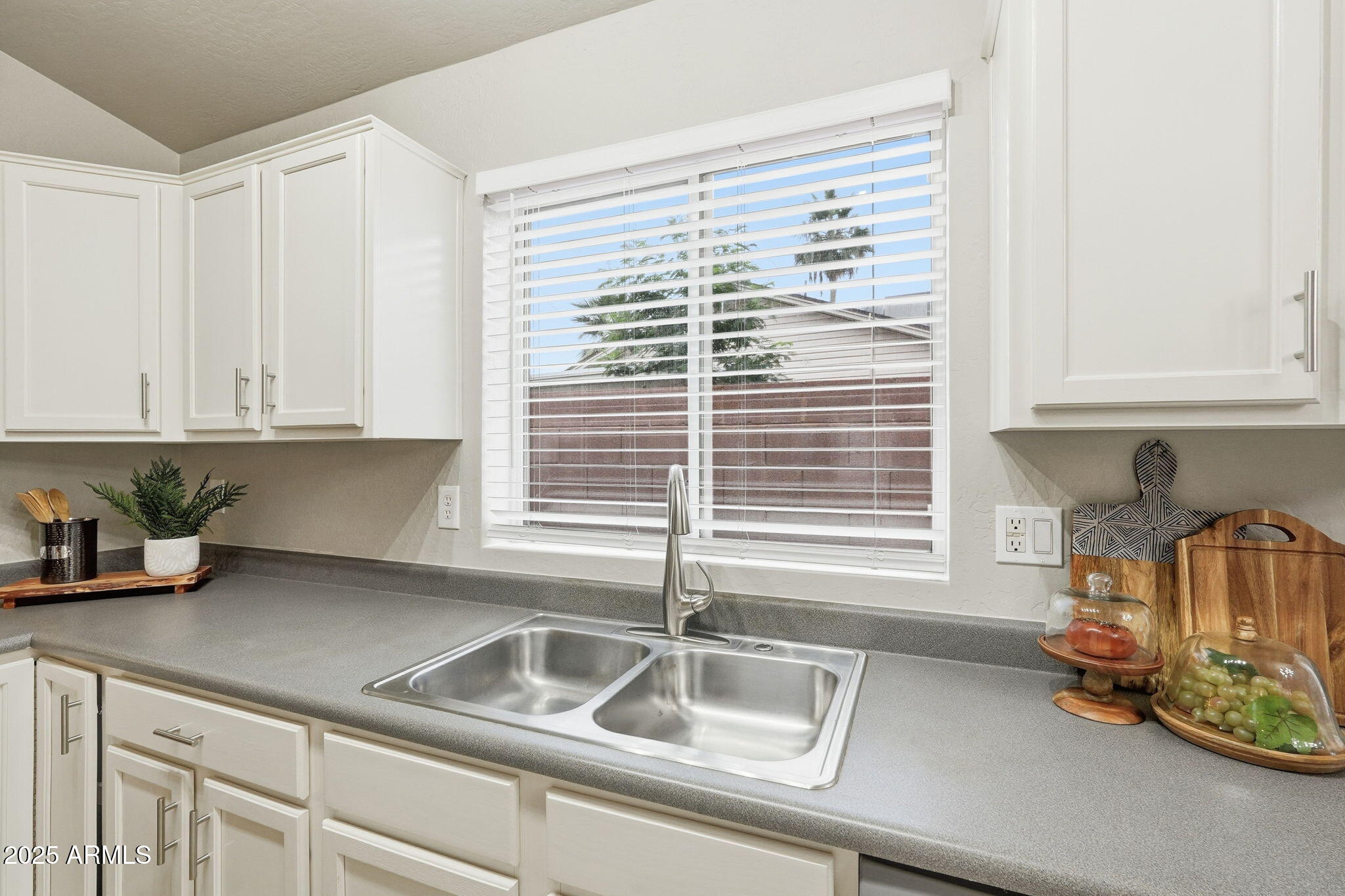 2624 E ANDERSON Drive