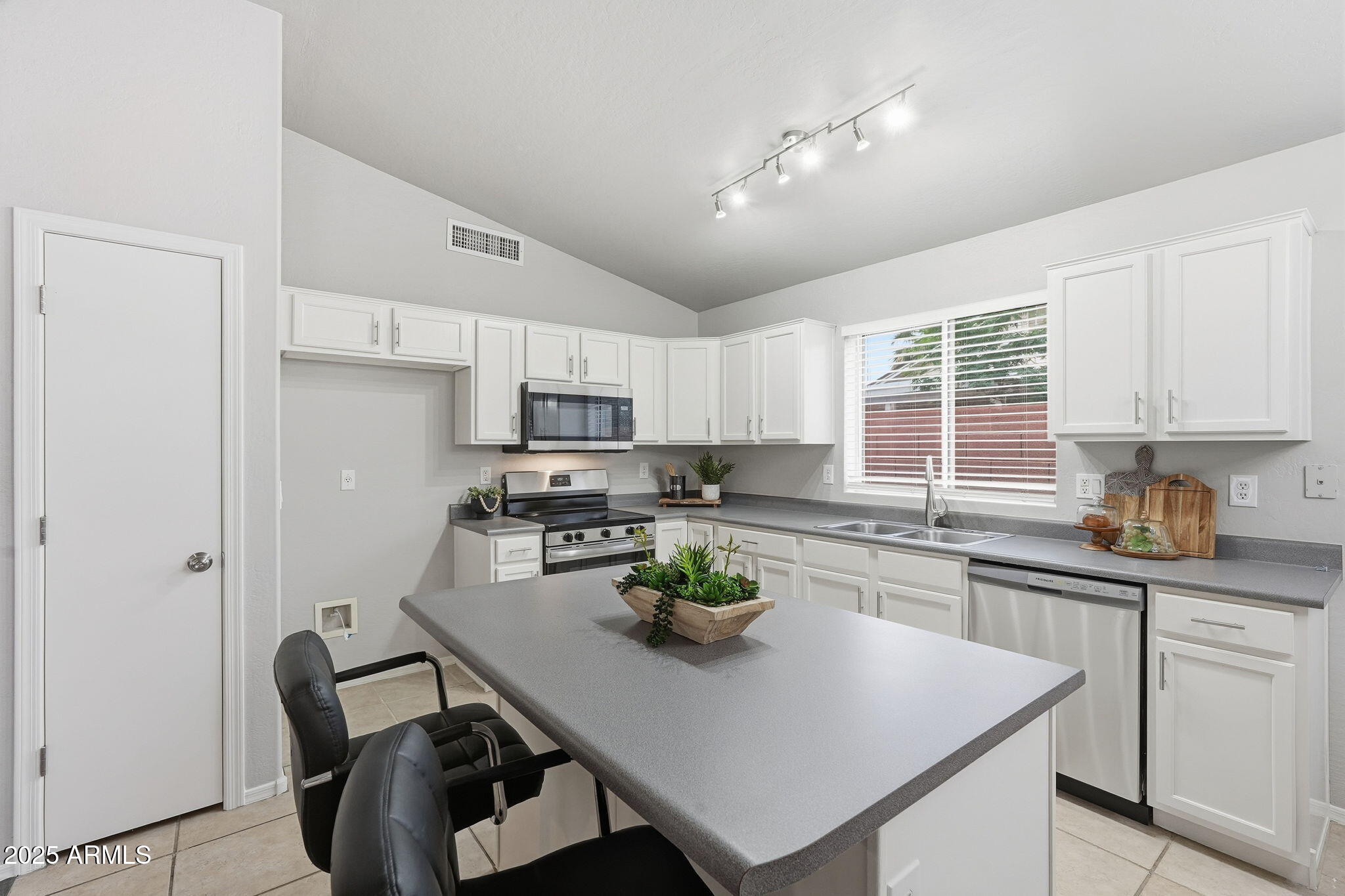 2624 E ANDERSON Drive