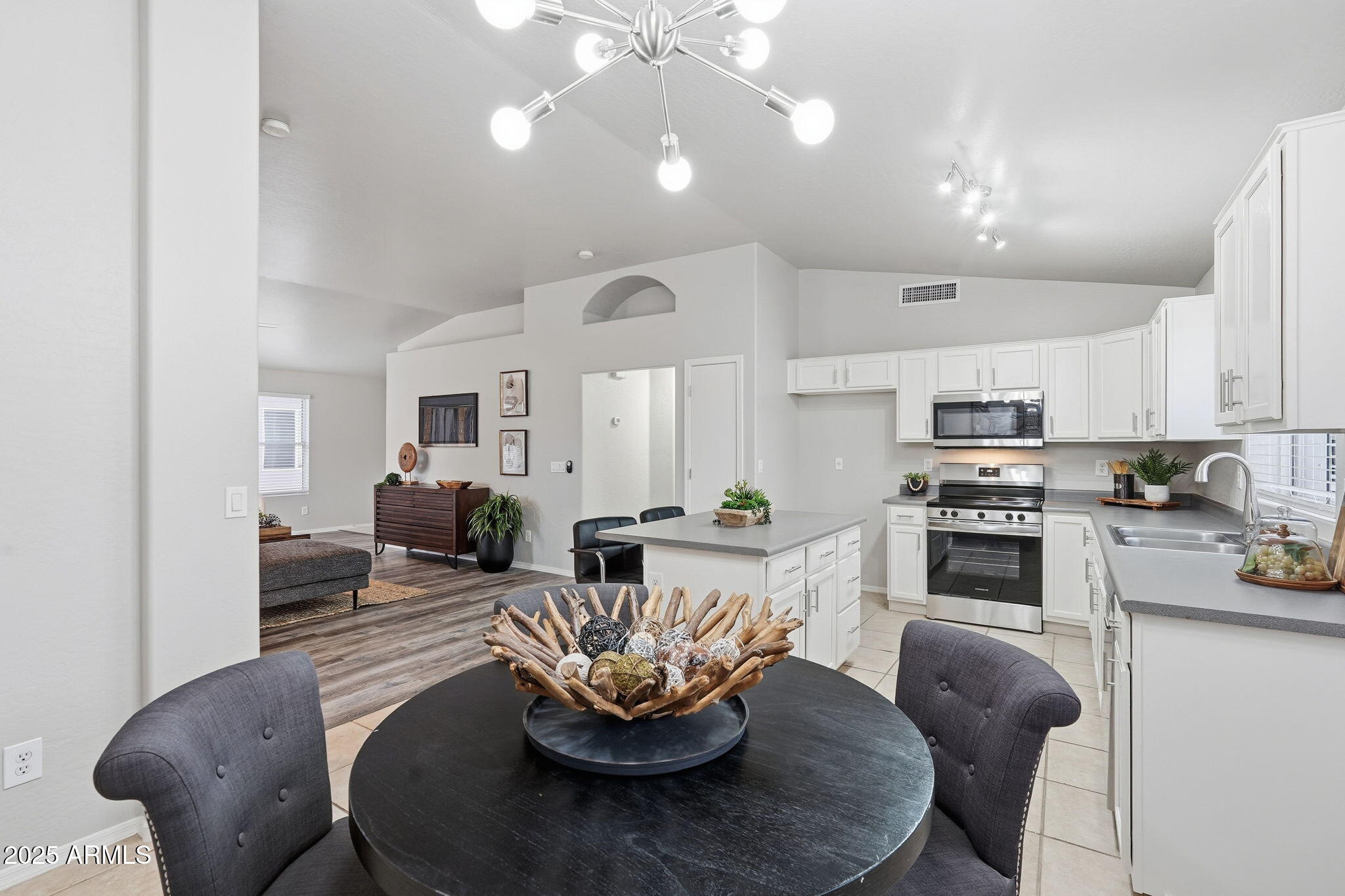 2624 E ANDERSON Drive