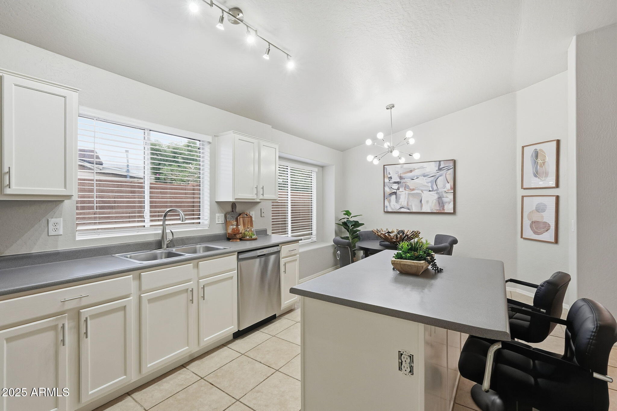 2624 E ANDERSON Drive