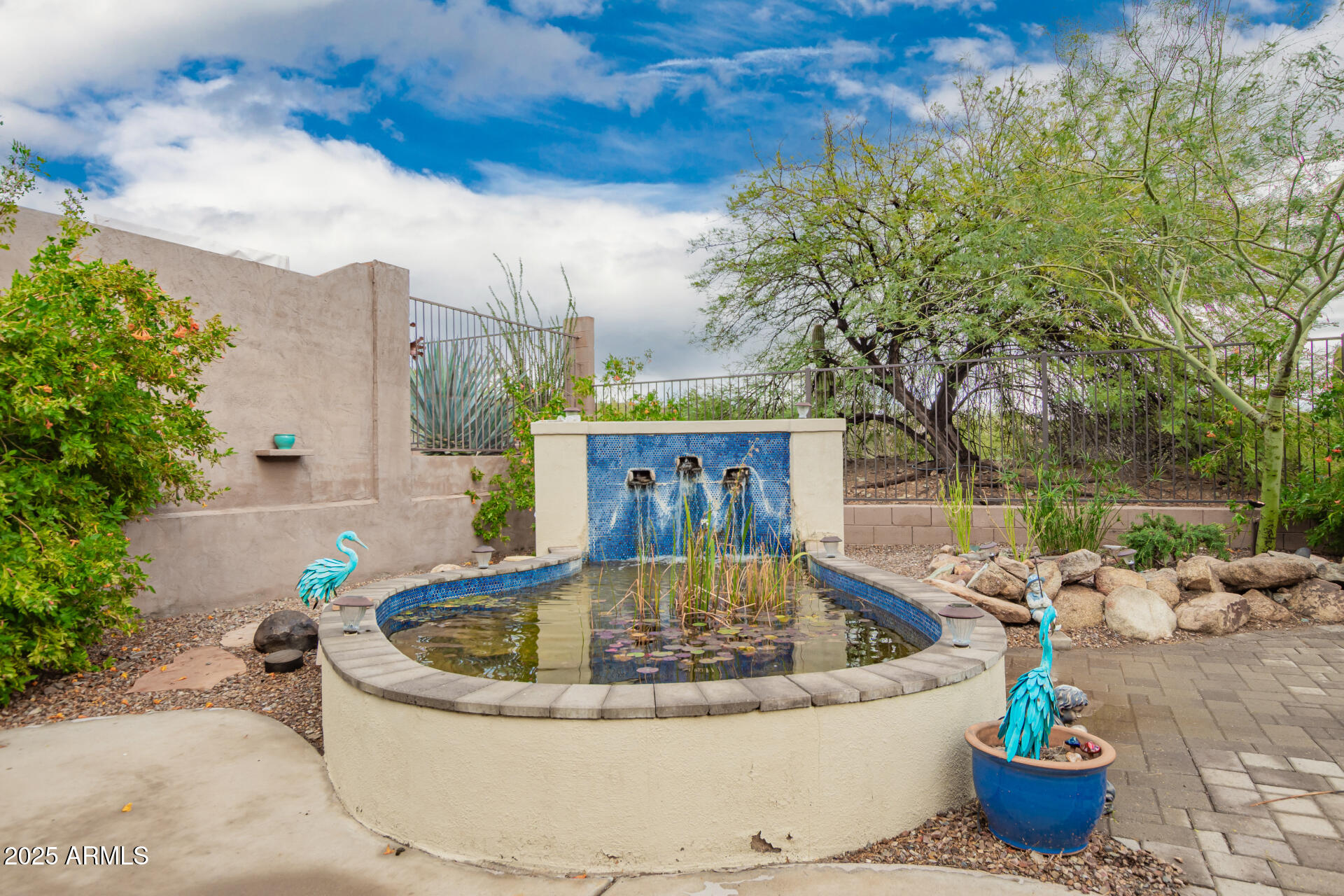 41819 N IRON HORSE Court