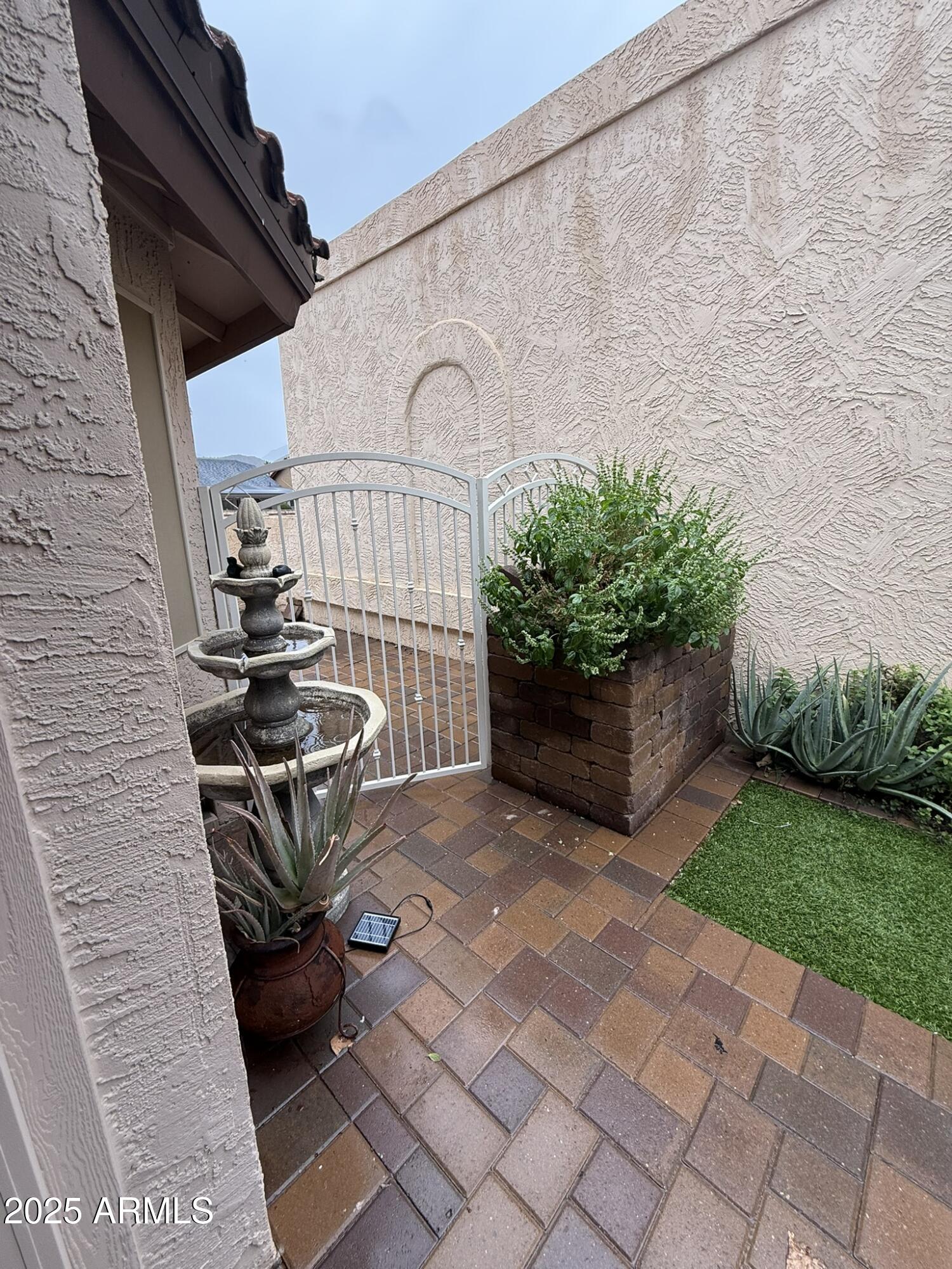 10854 E YUCCA Street