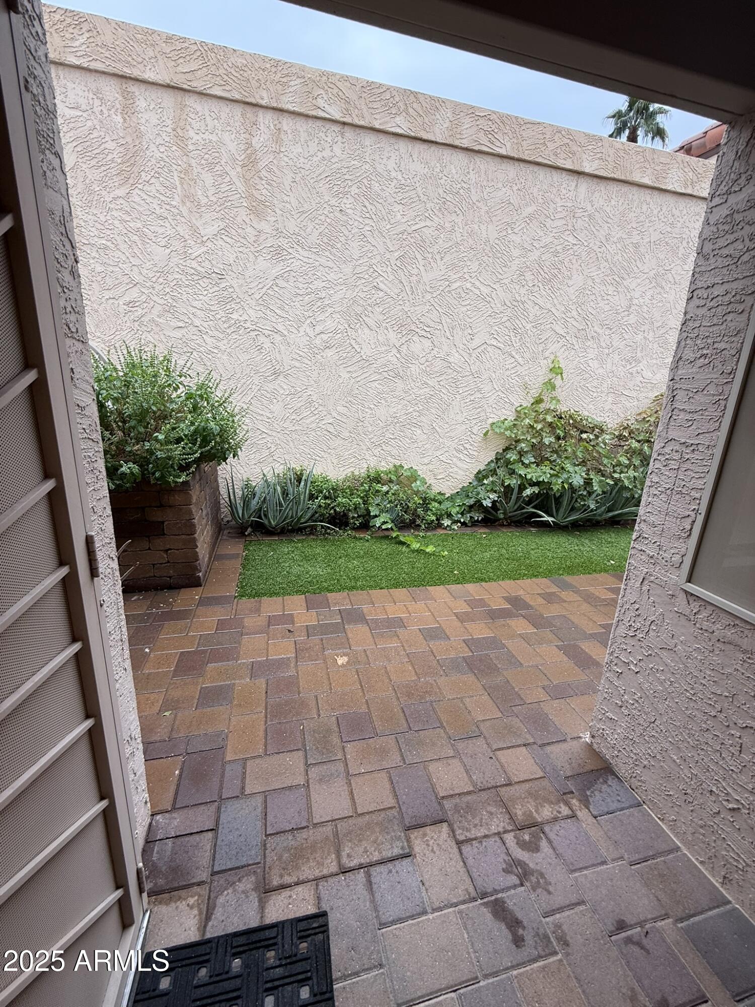 10854 E YUCCA Street