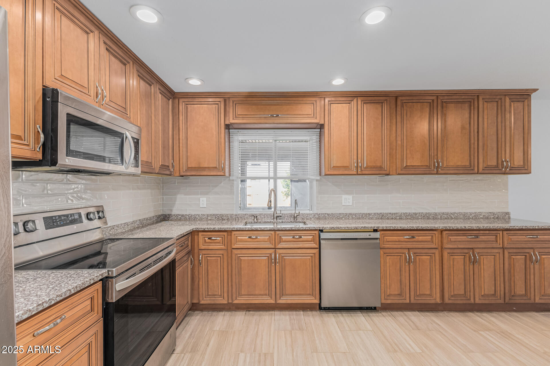 4328 W ALTADENA Avenue