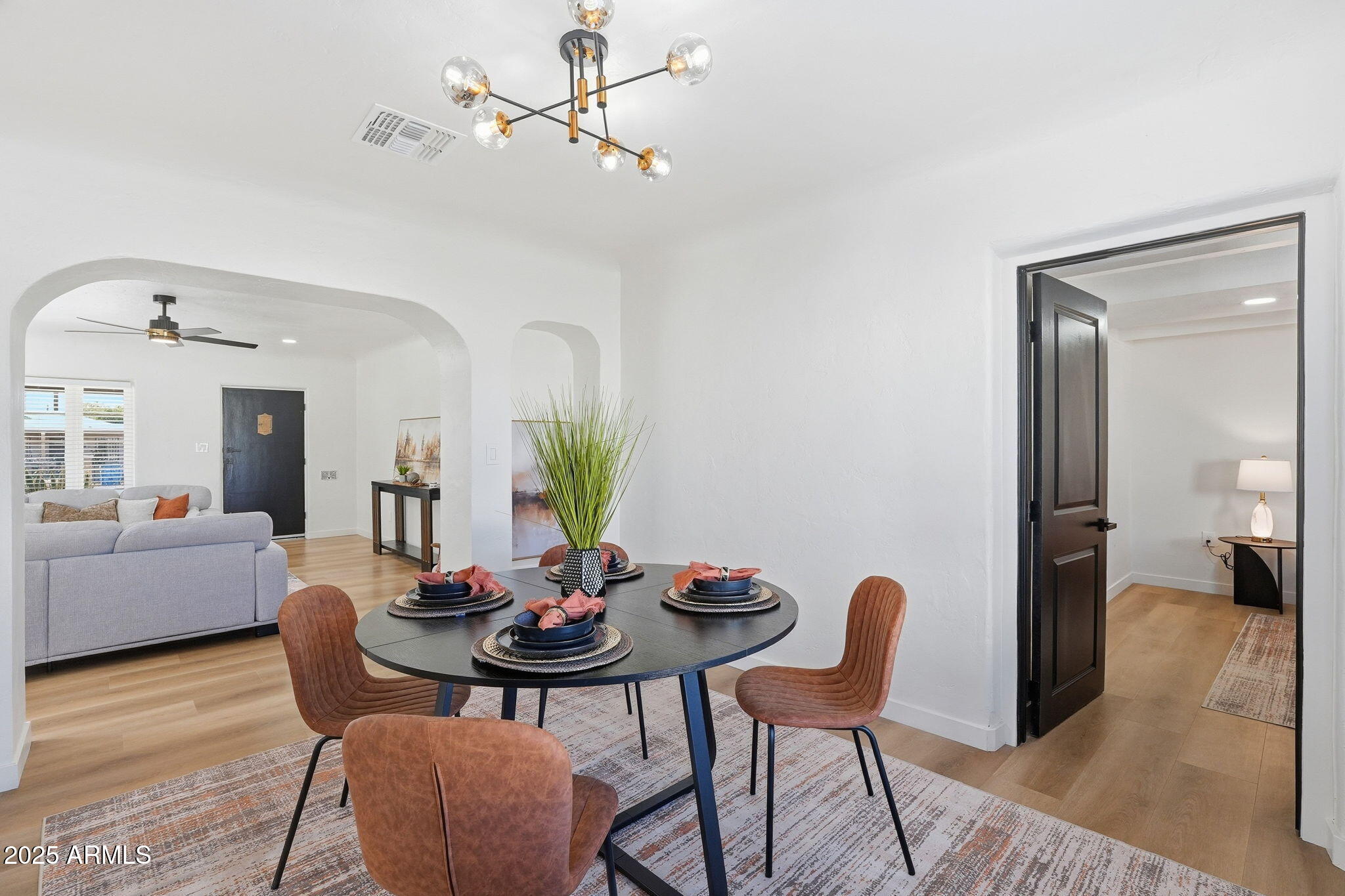 1430 E DIAMOND Street