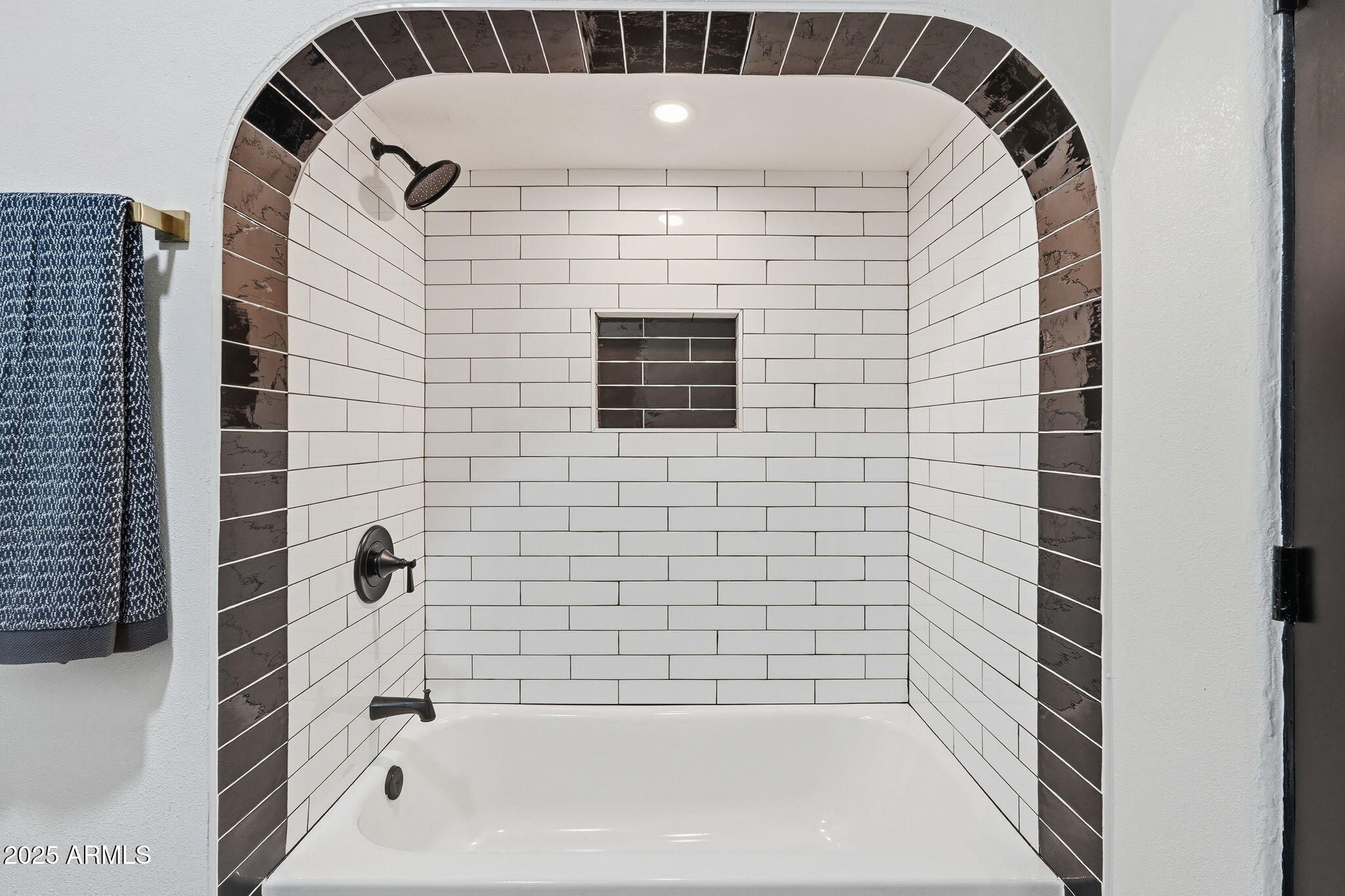 1430 E DIAMOND Street