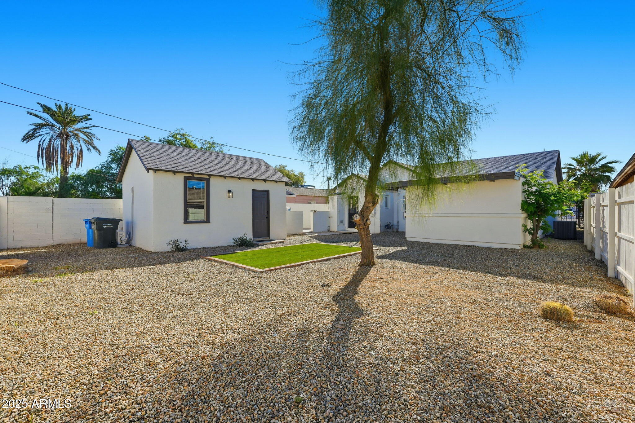 1430 E DIAMOND Street