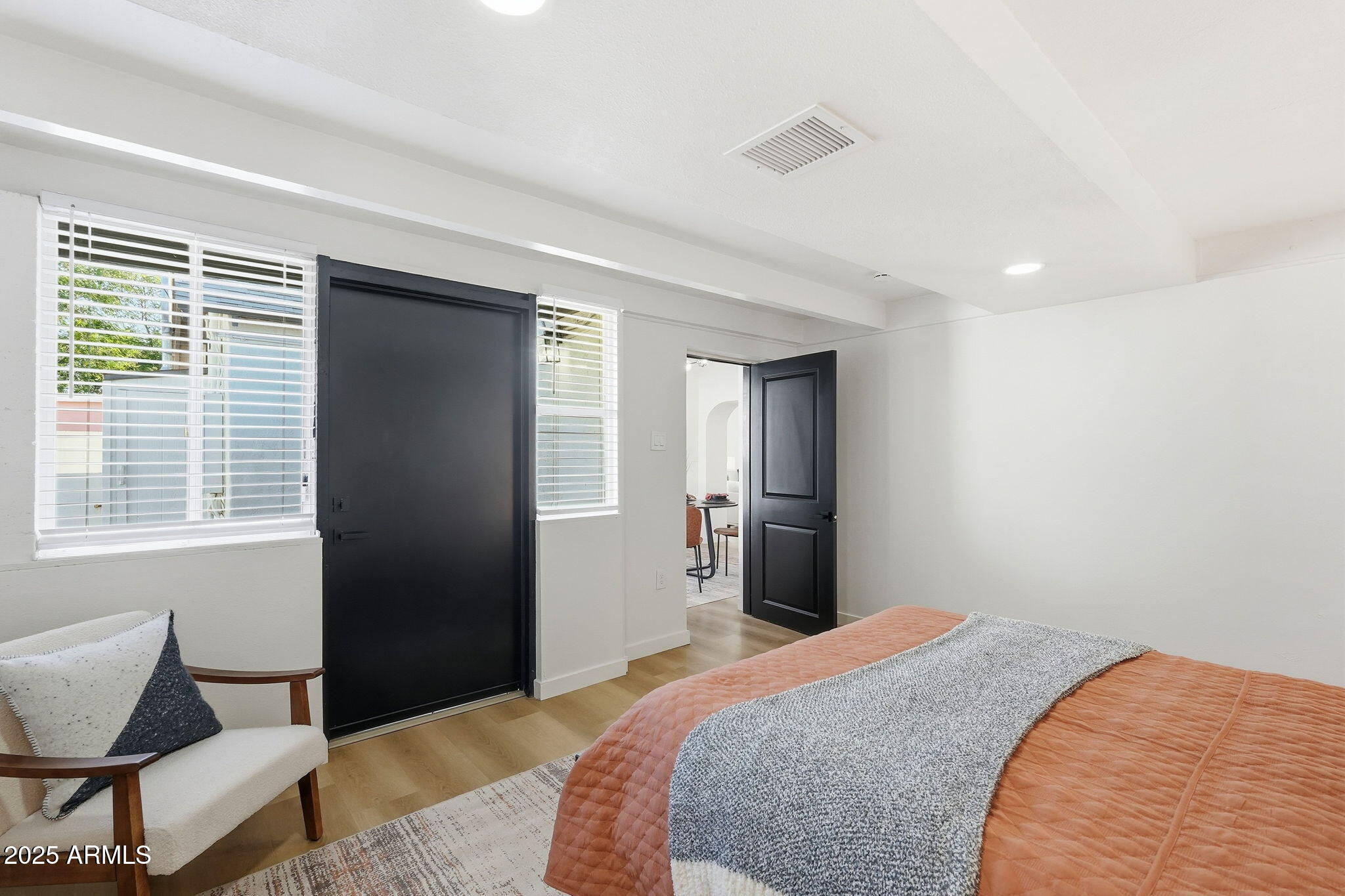 1430 E DIAMOND Street