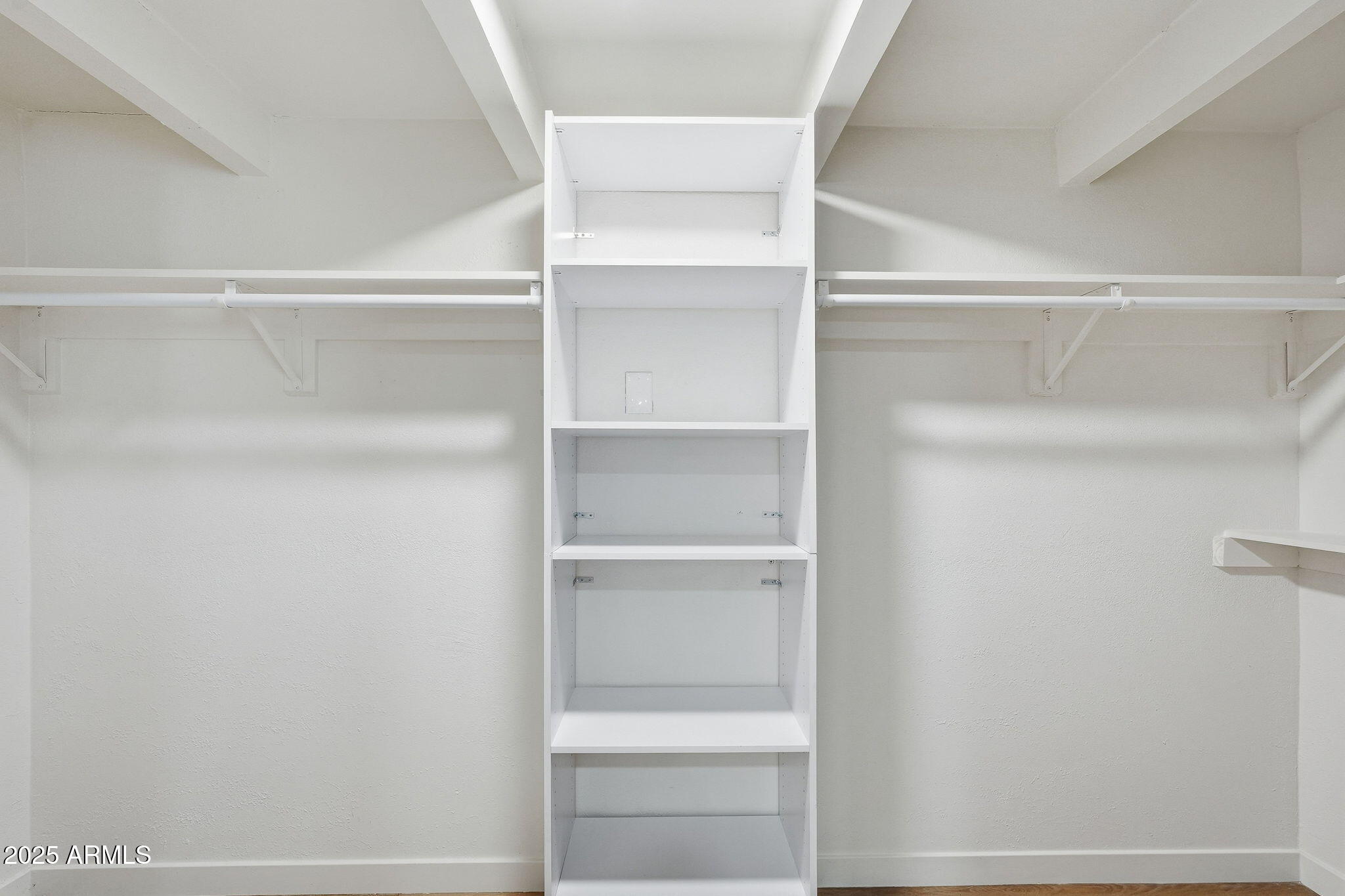 1430 E DIAMOND Street