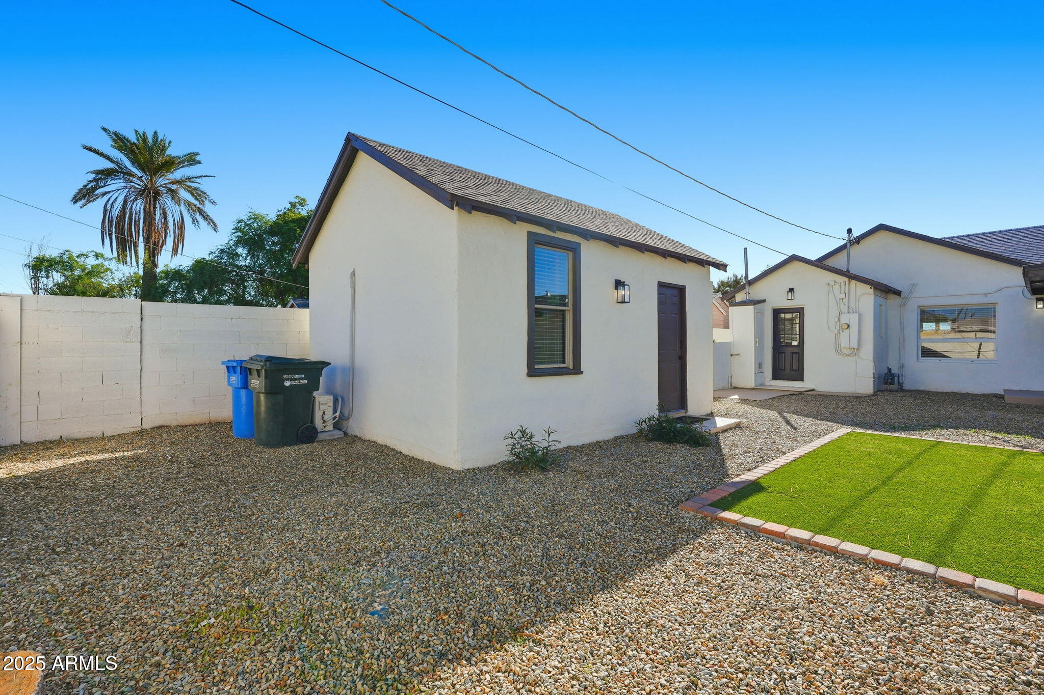 1430 E DIAMOND Street