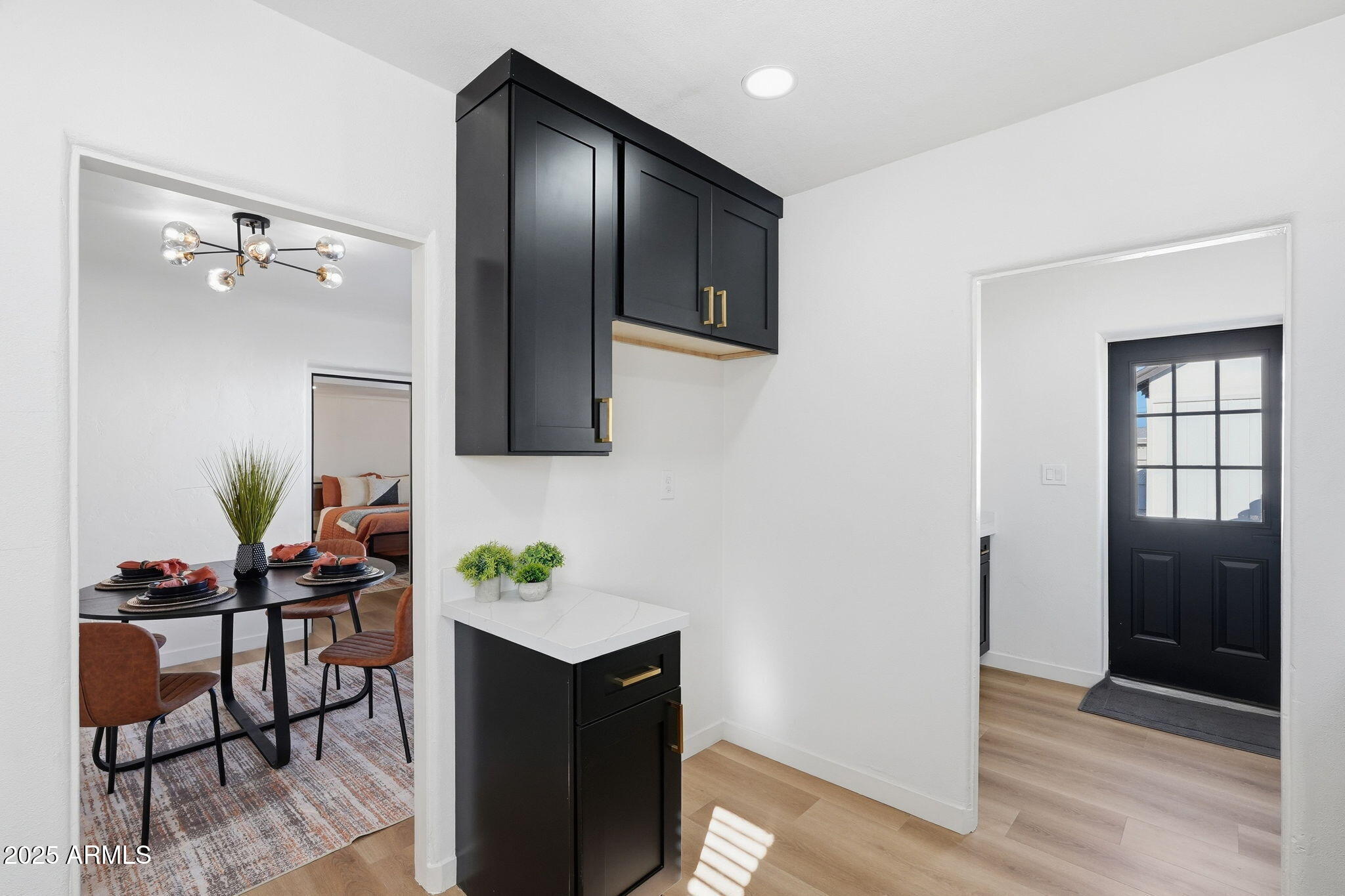 1430 E DIAMOND Street