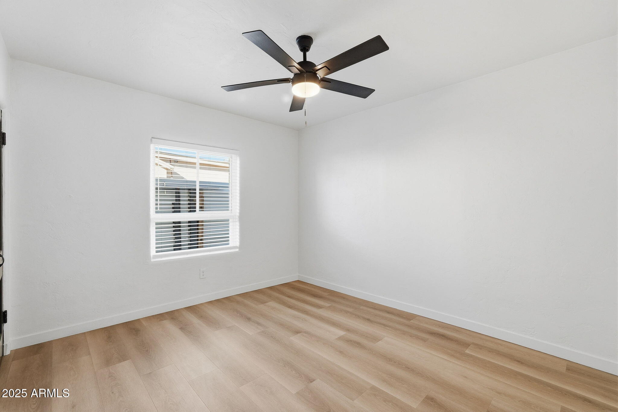 1430 E DIAMOND Street