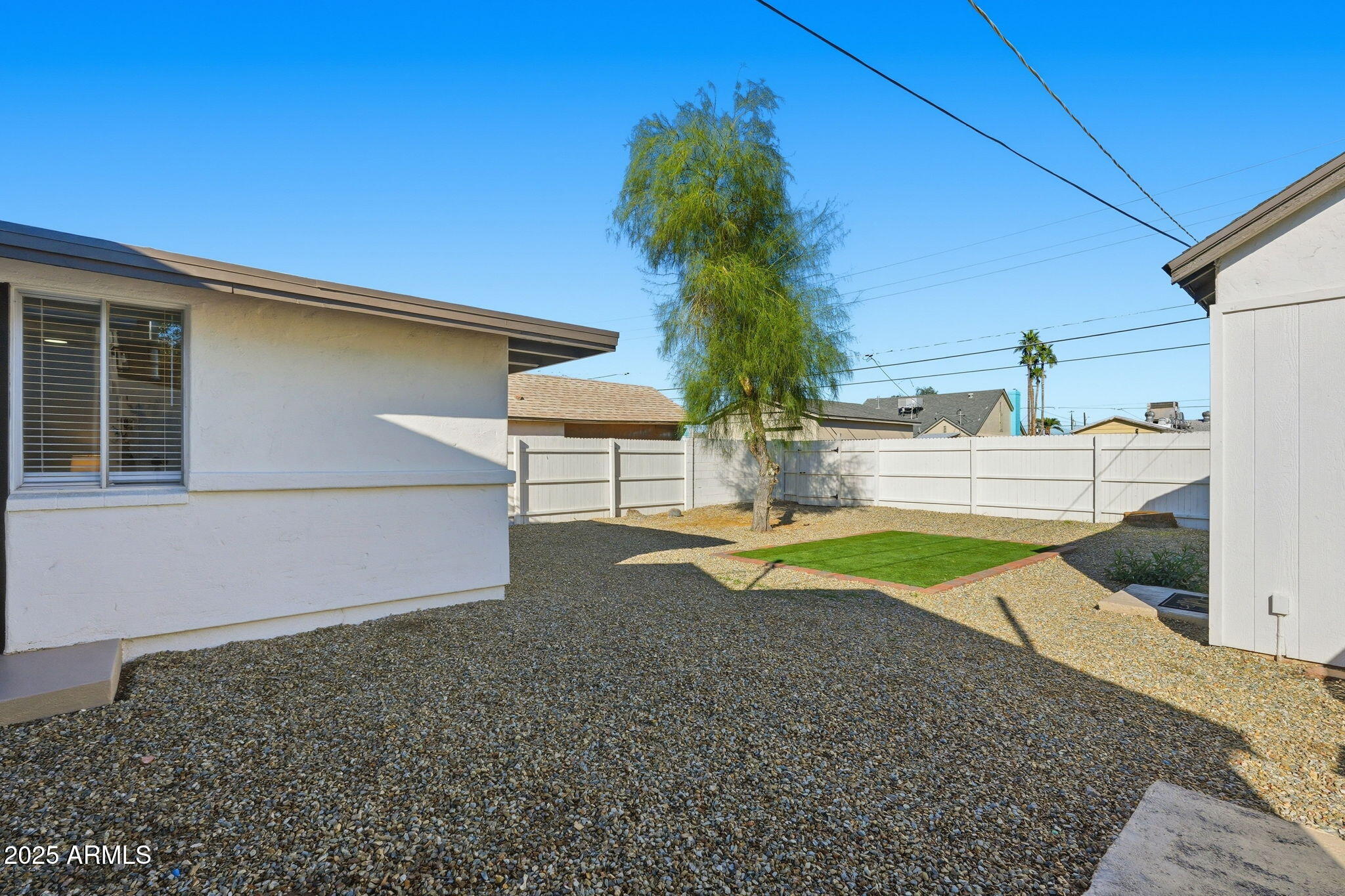 1430 E DIAMOND Street