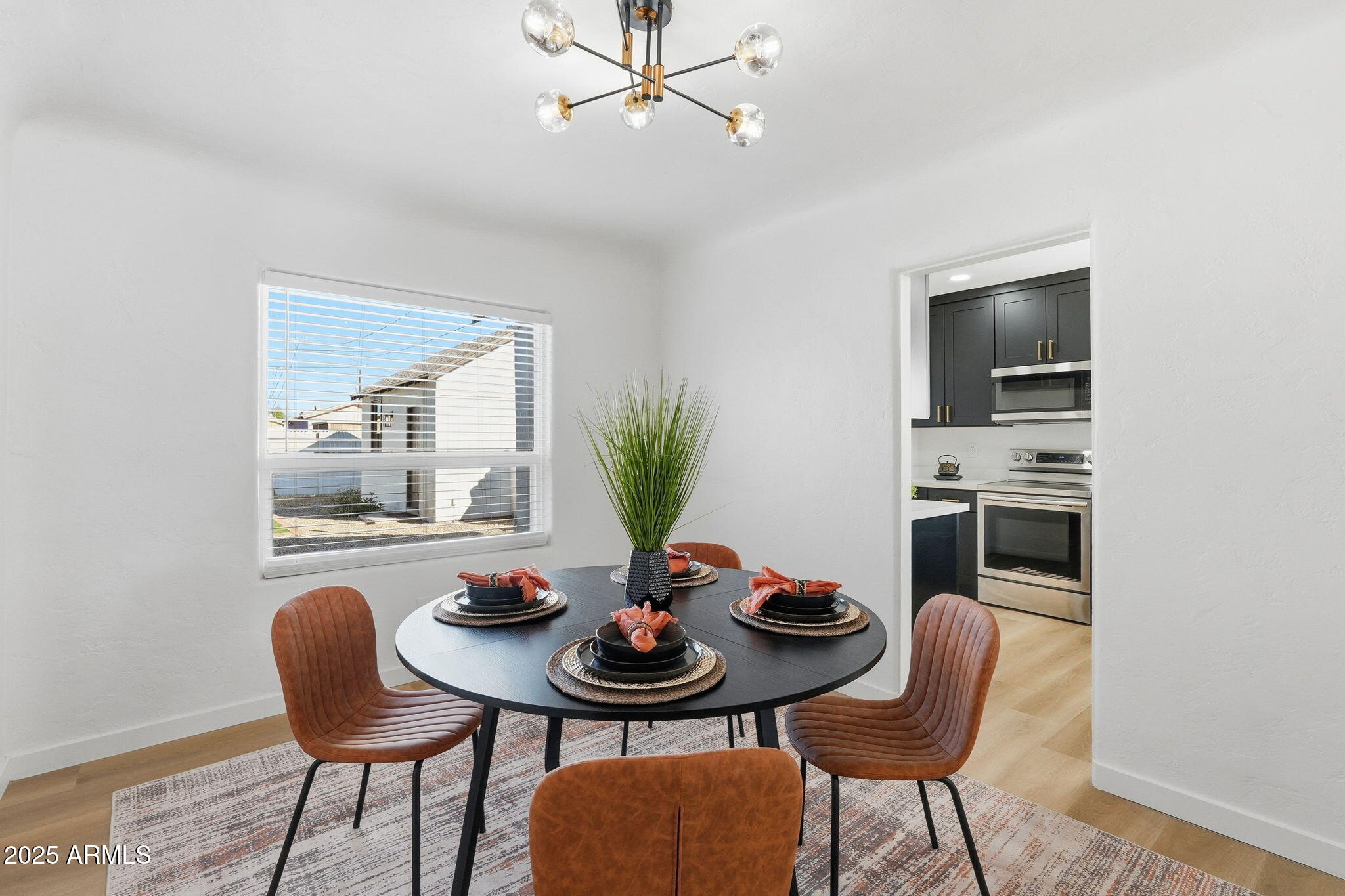 1430 E DIAMOND Street