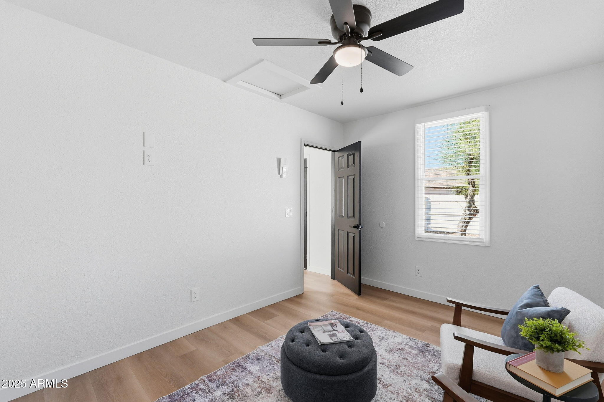 1430 E DIAMOND Street