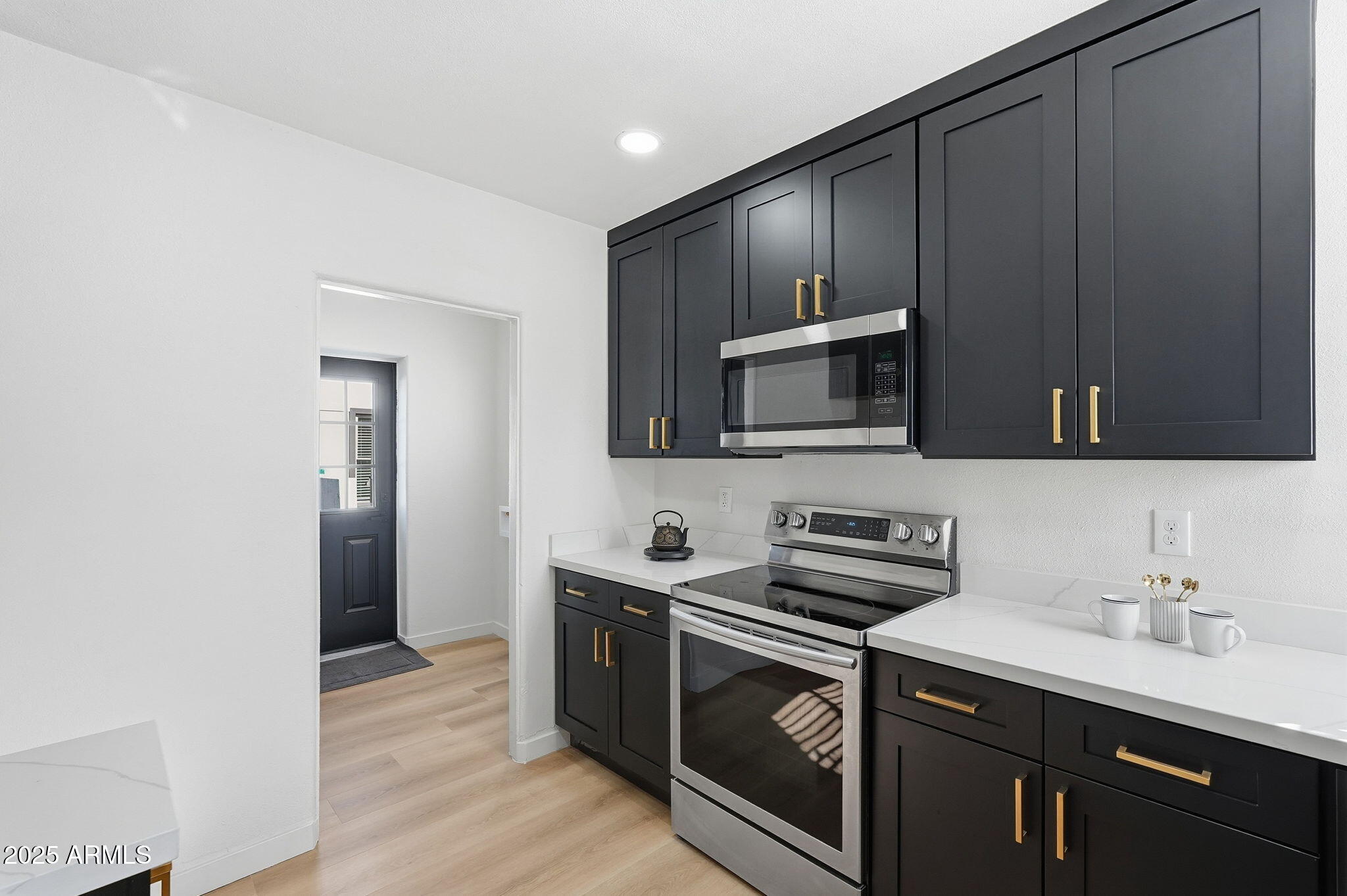 1430 E DIAMOND Street