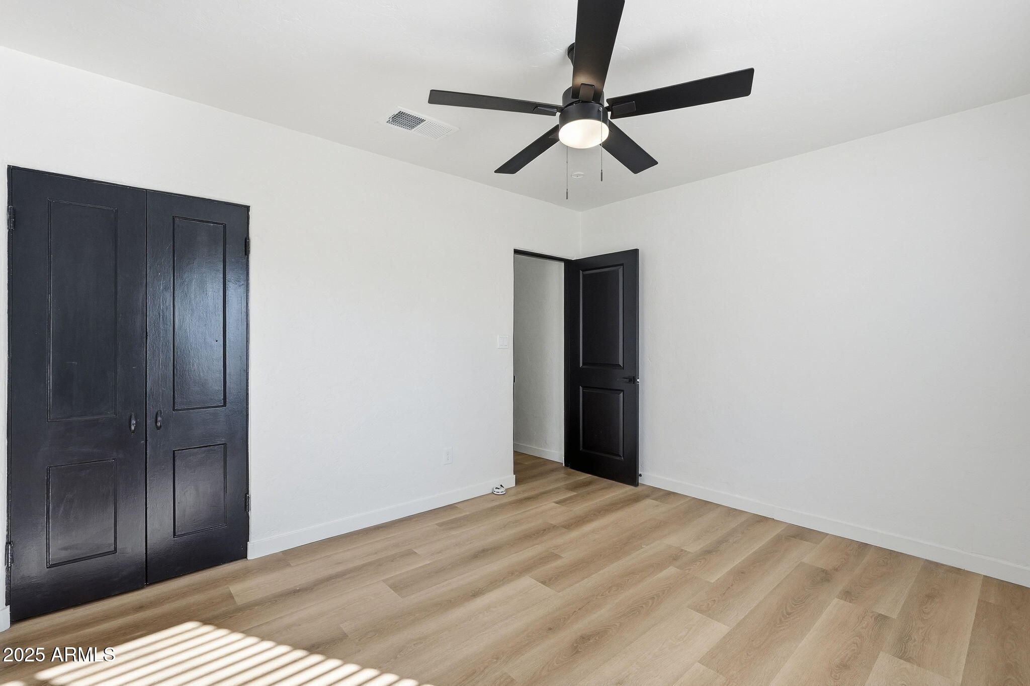 1430 E DIAMOND Street