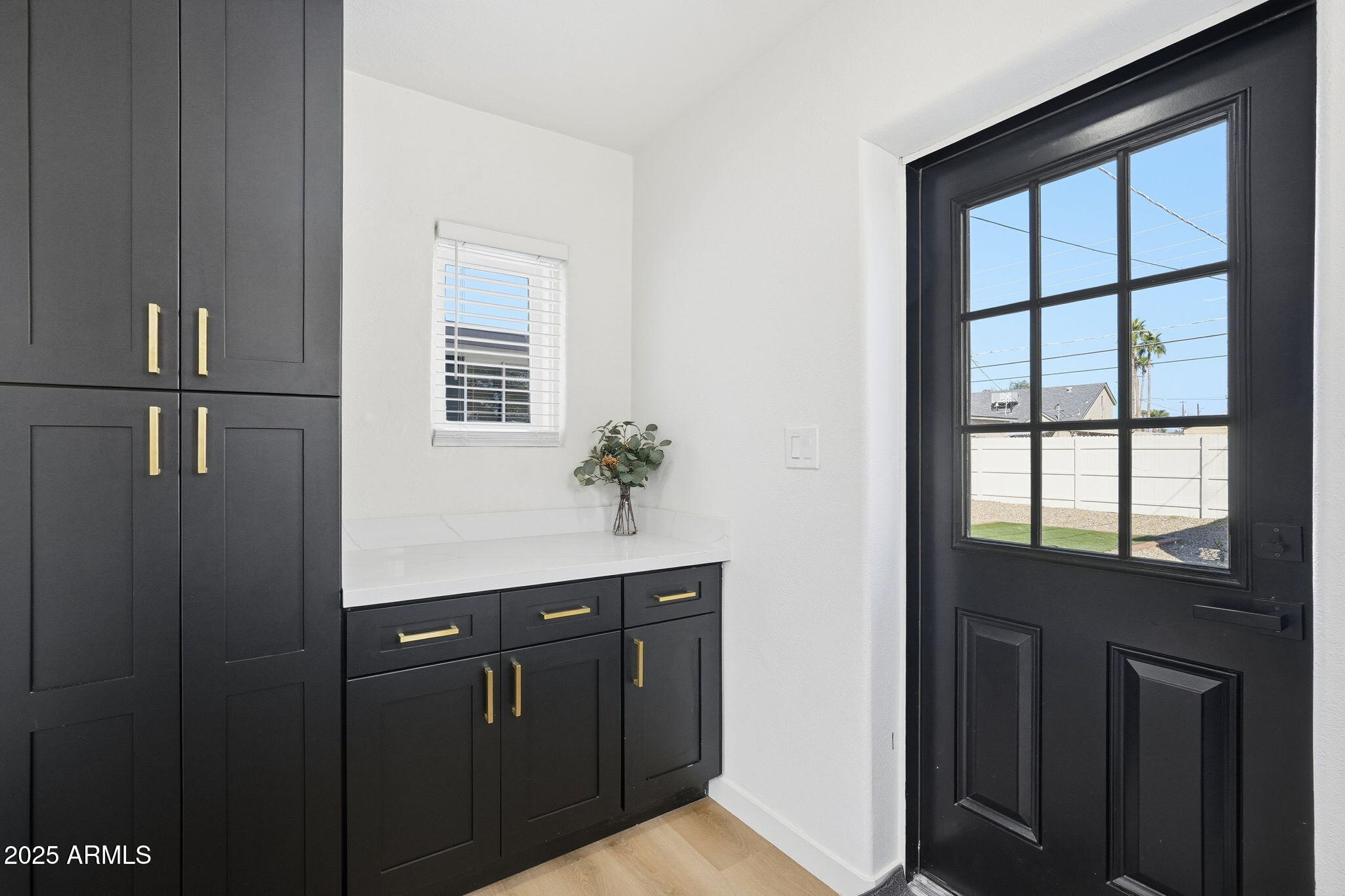 1430 E DIAMOND Street