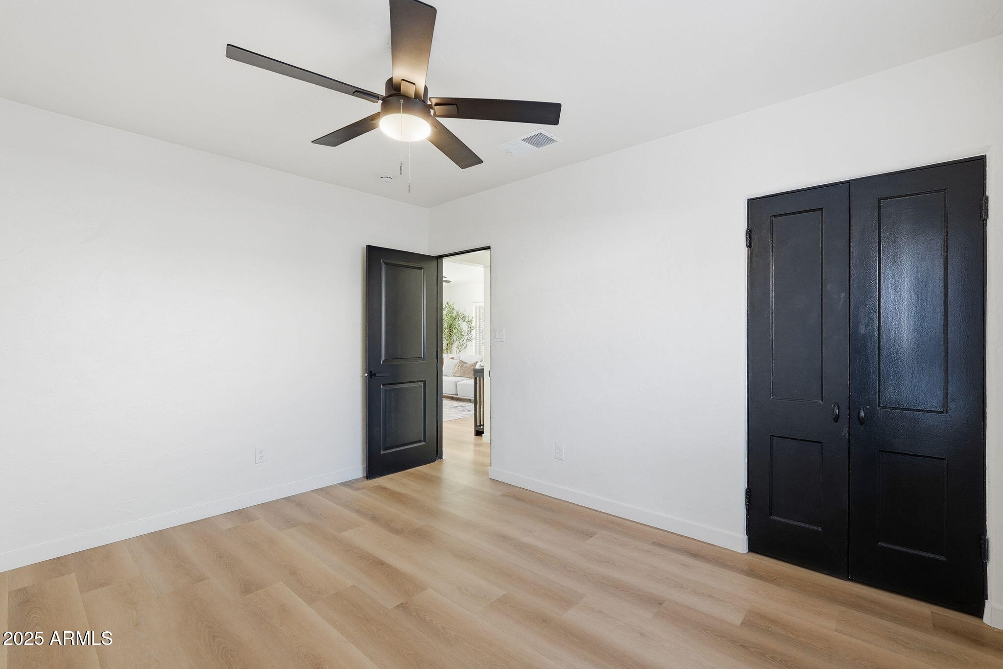 1430 E DIAMOND Street