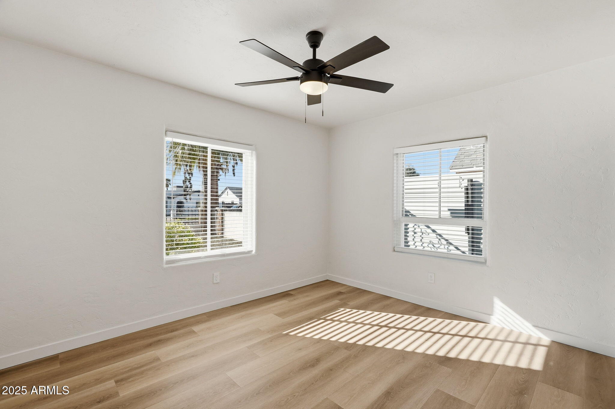 1430 E DIAMOND Street