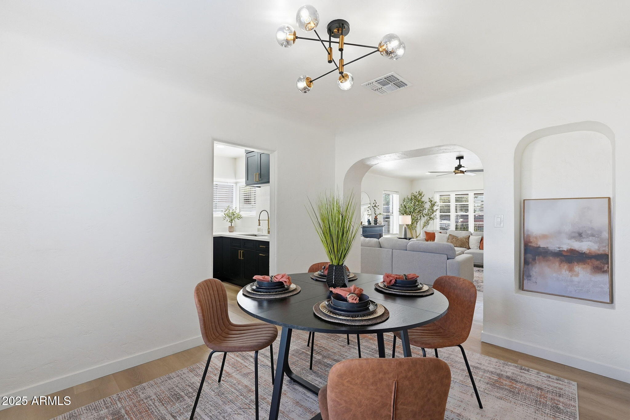 1430 E DIAMOND Street