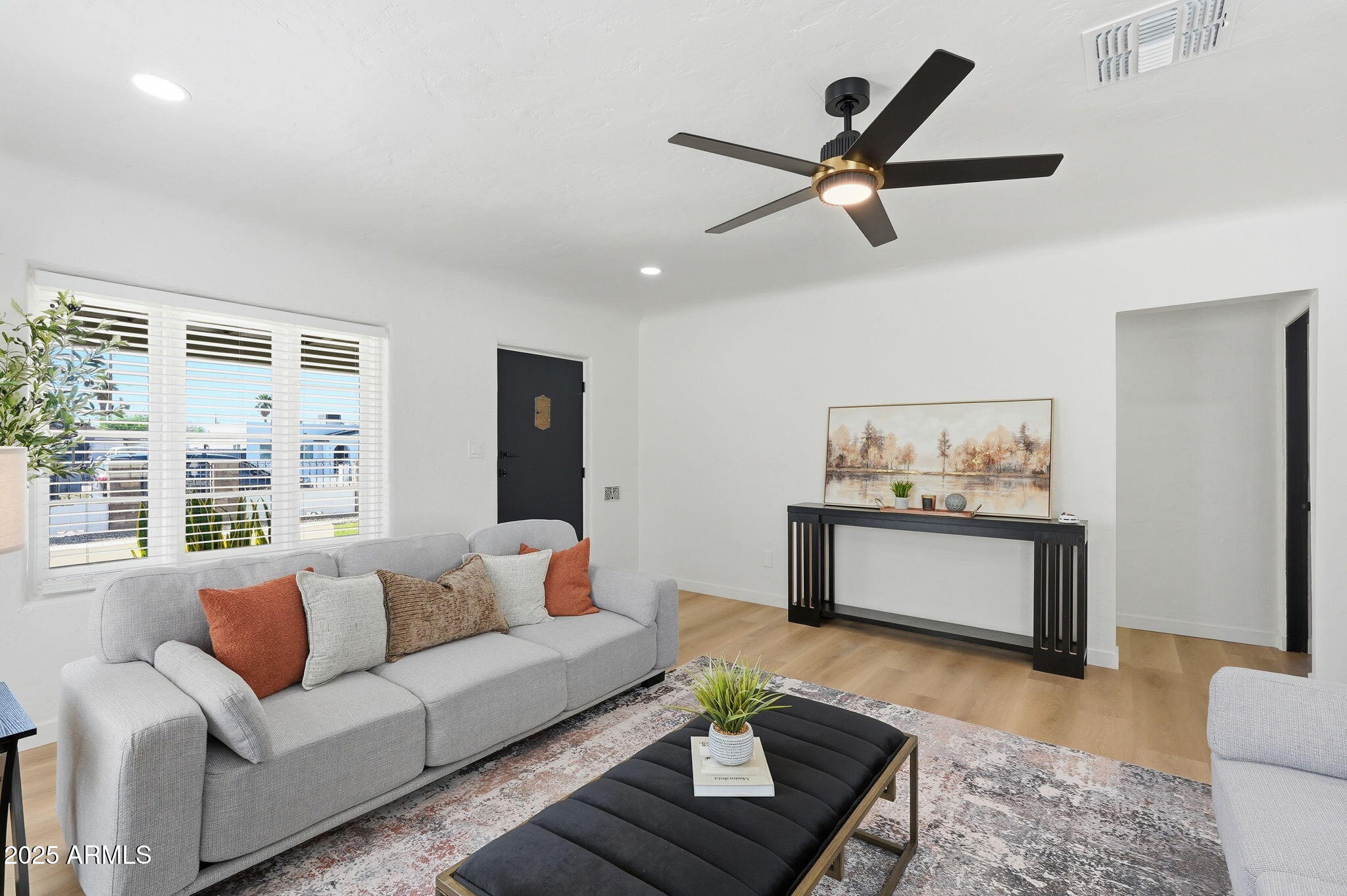 1430 E DIAMOND Street