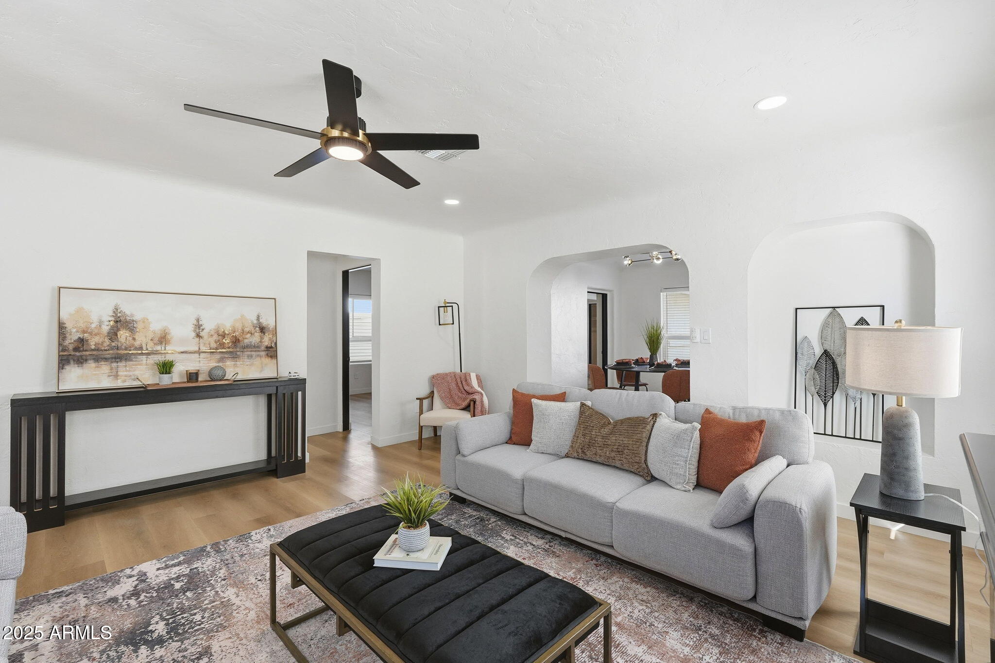 1430 E DIAMOND Street