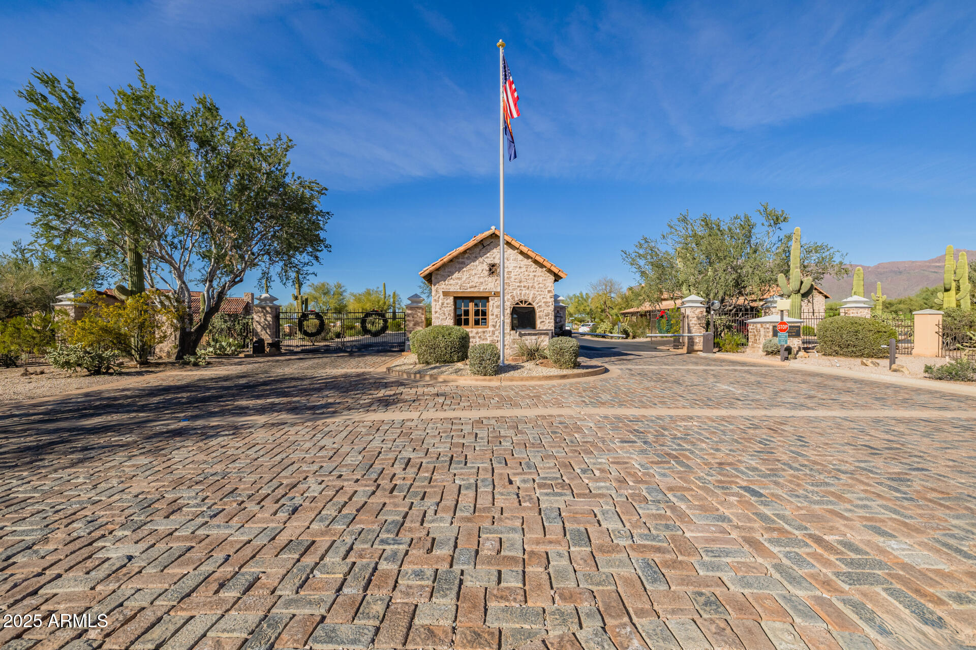 2961 S LOOKOUT Ridge