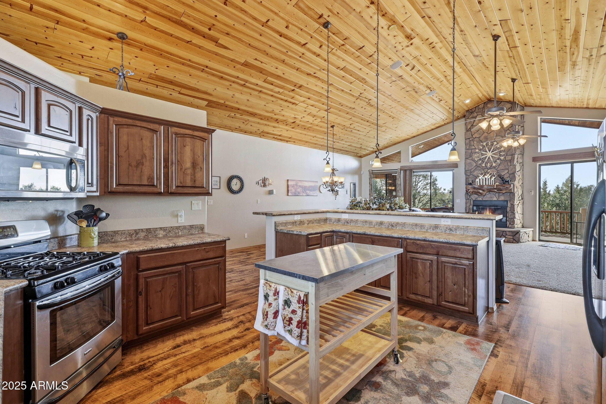 2276 THUNDERBIRD Way