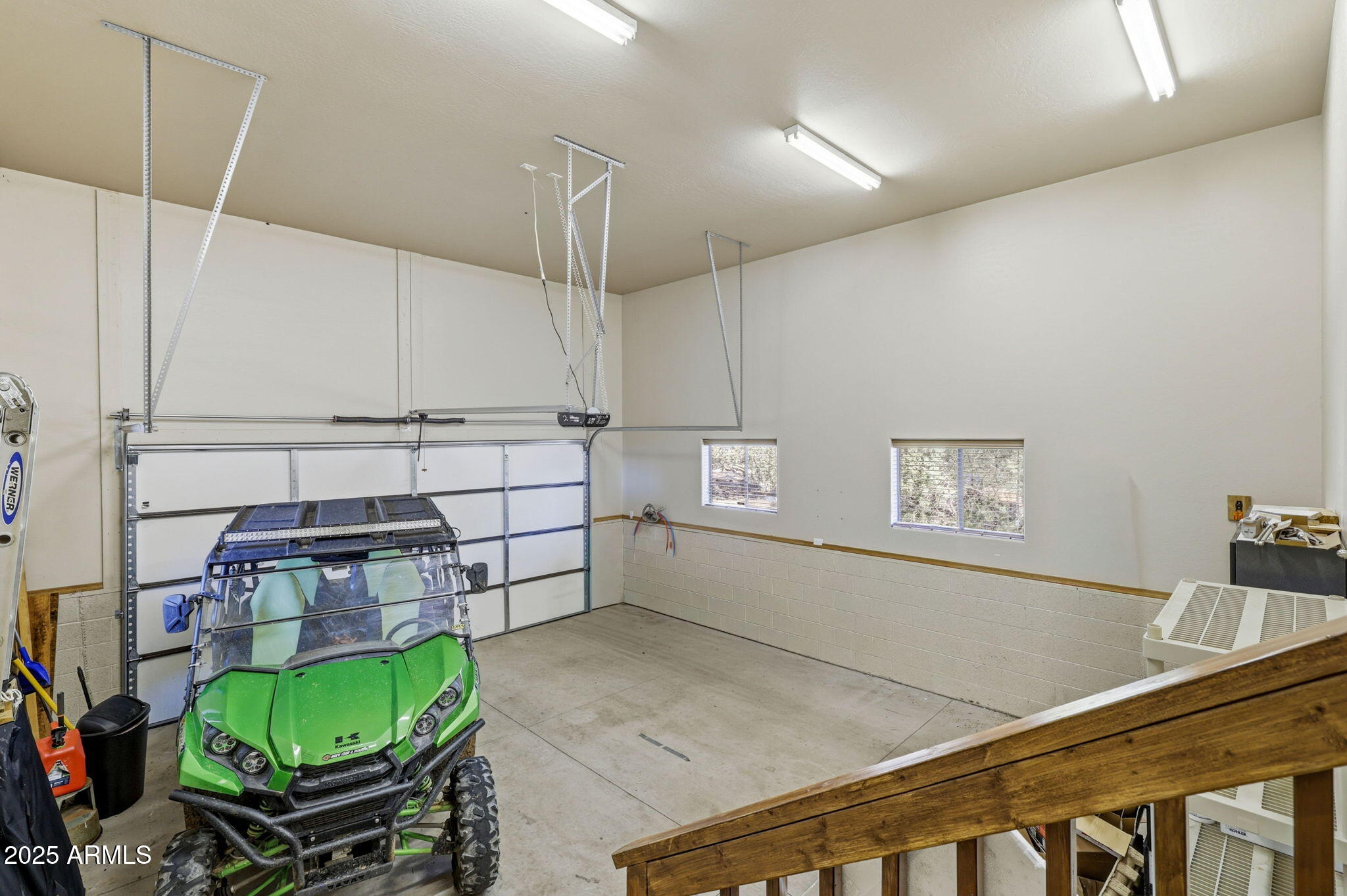 2276 THUNDERBIRD Way