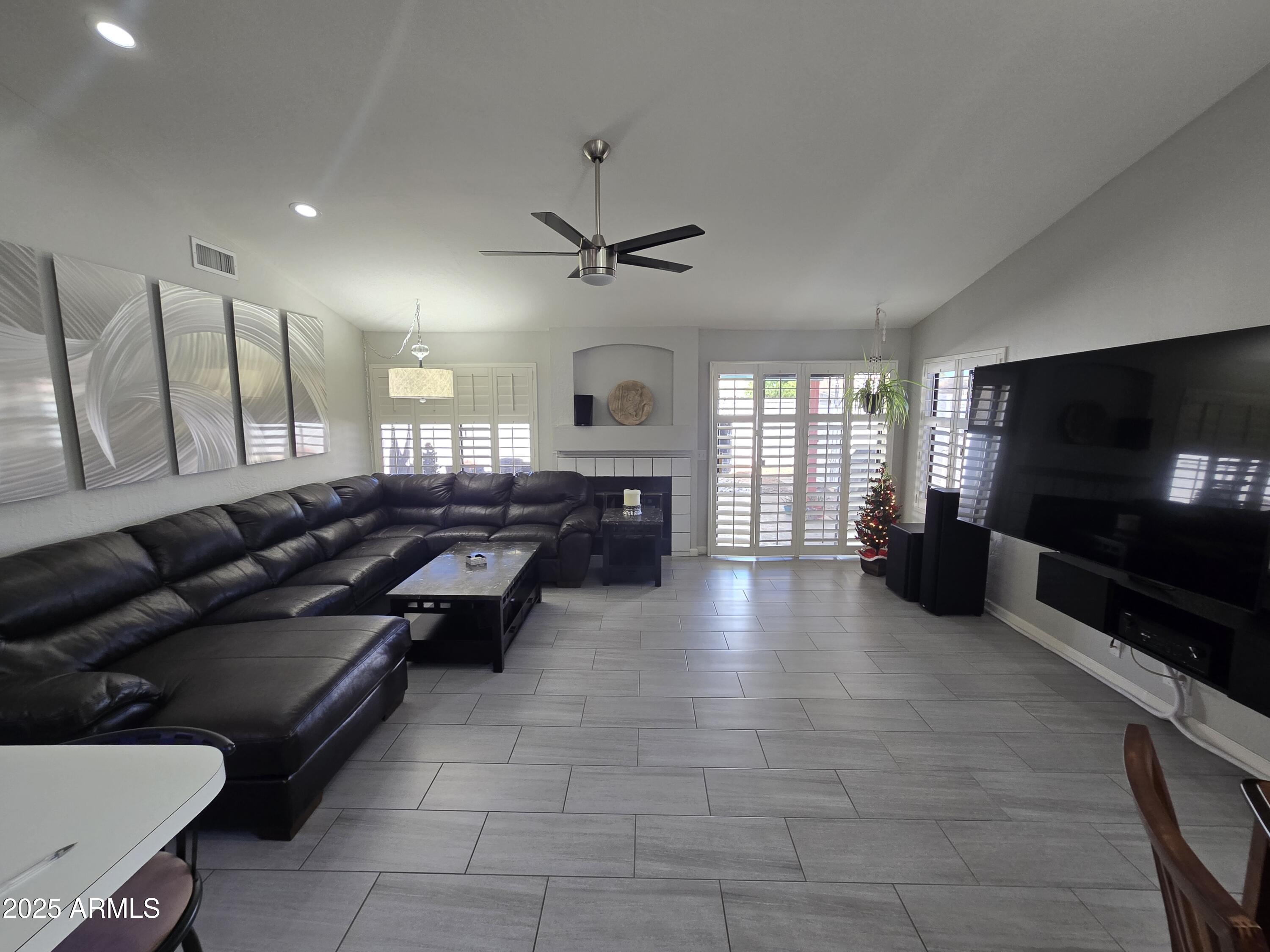 5244 E HANNIBAL Street E