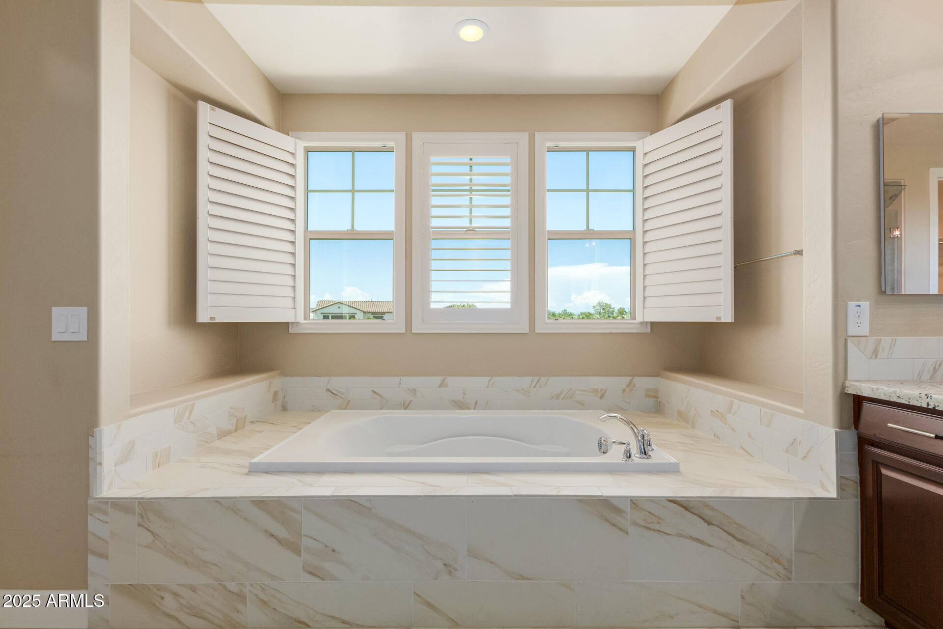 920 W GRAND CANYON Drive