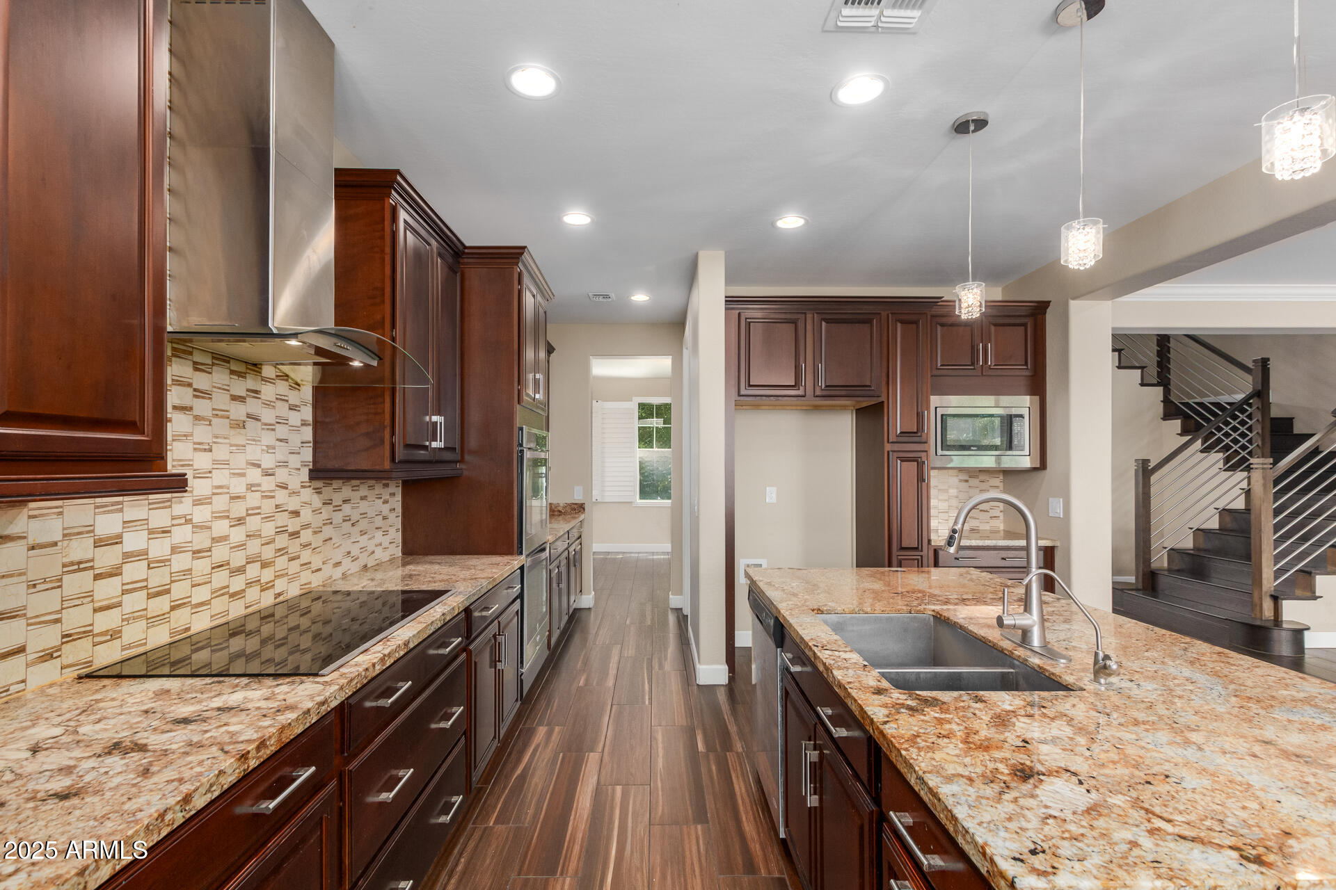 920 W GRAND CANYON Drive