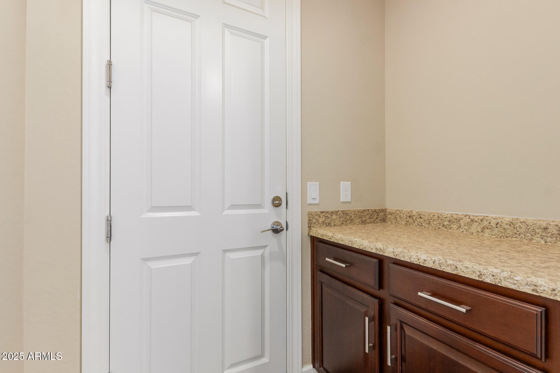 920 W GRAND CANYON Drive