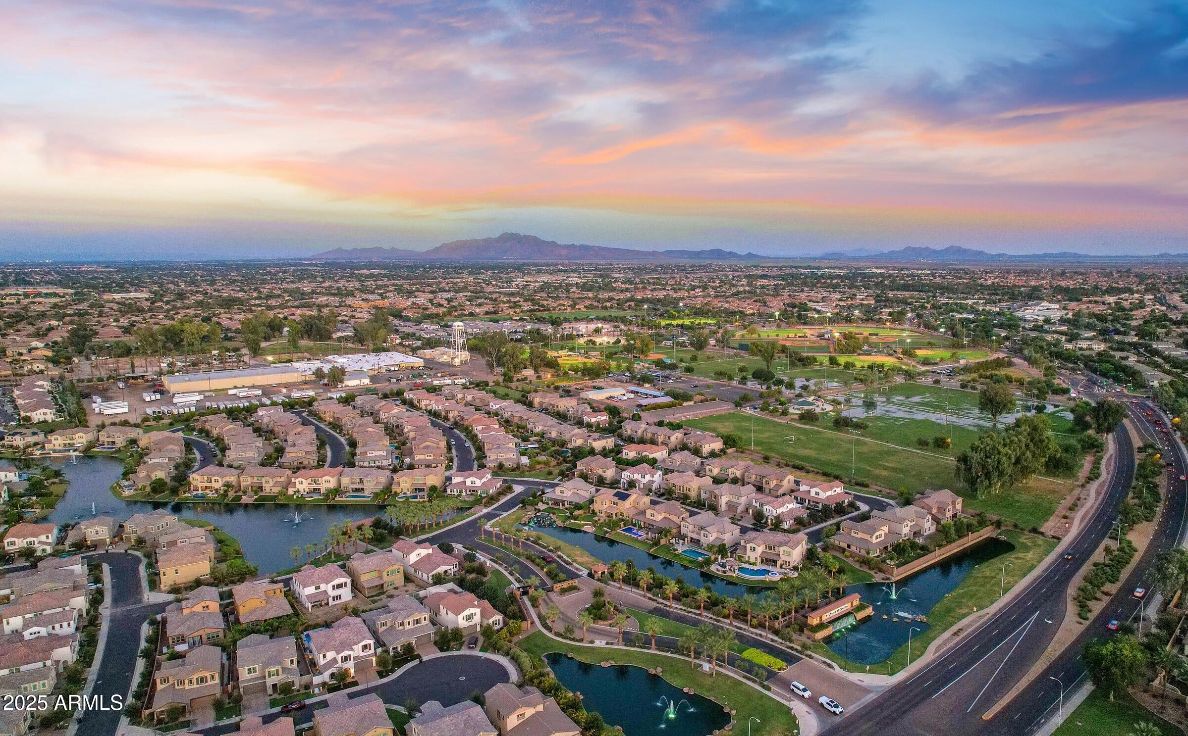 920 W GRAND CANYON Drive